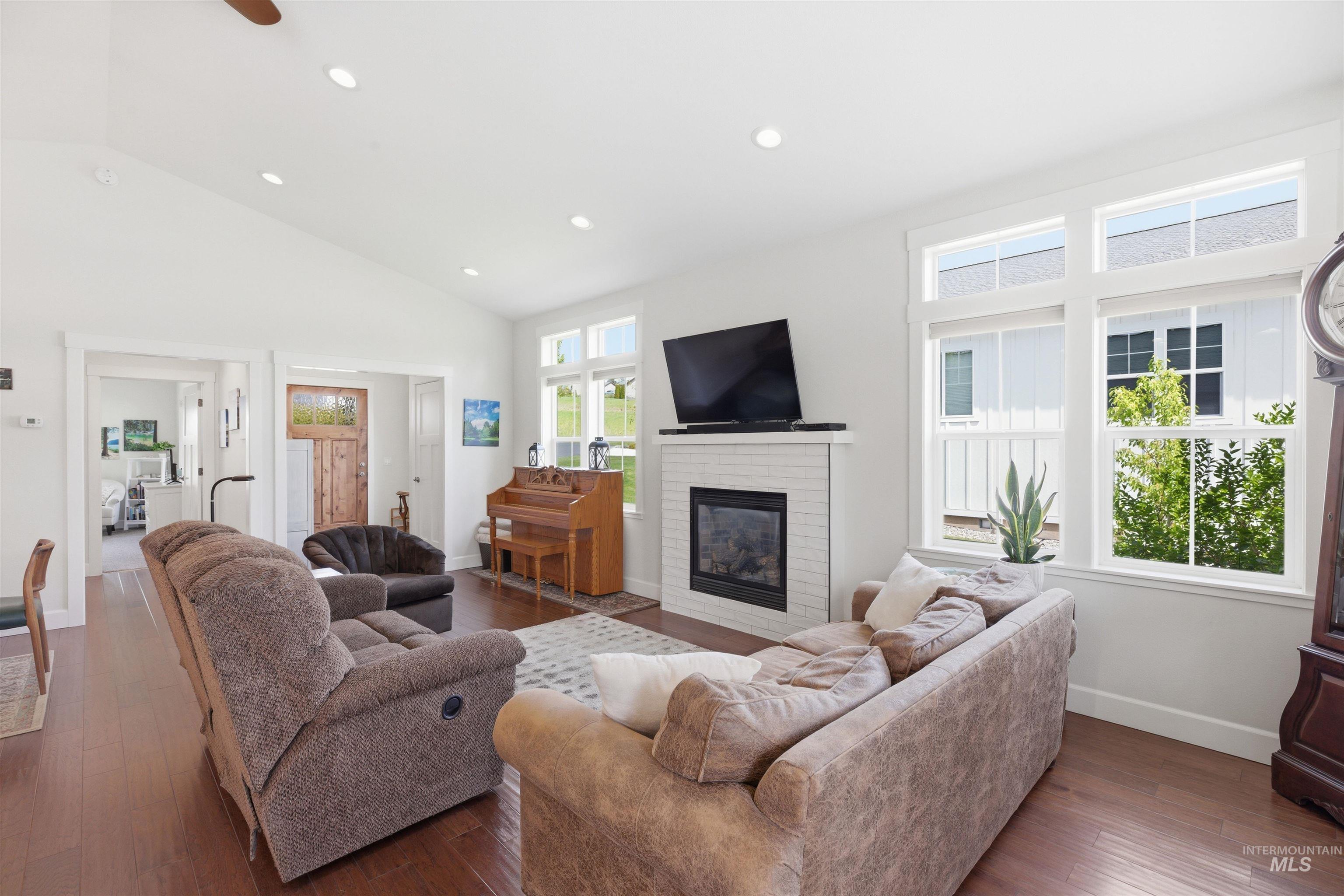 2075 Sunnyside Ave, Moscow, Idaho 83843, 2 Bedrooms, 2 Bathrooms, Residential For Sale, Price $470,000, 98993117