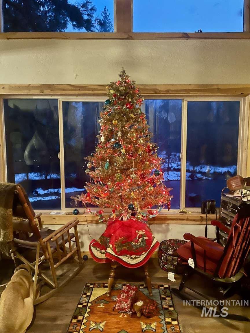 819 Middlefork Rd, Garden Valley, Idaho 83622, 2 Bedrooms, 2 Bathrooms, Residential Income For Sale, Price $889,000, 98993118
