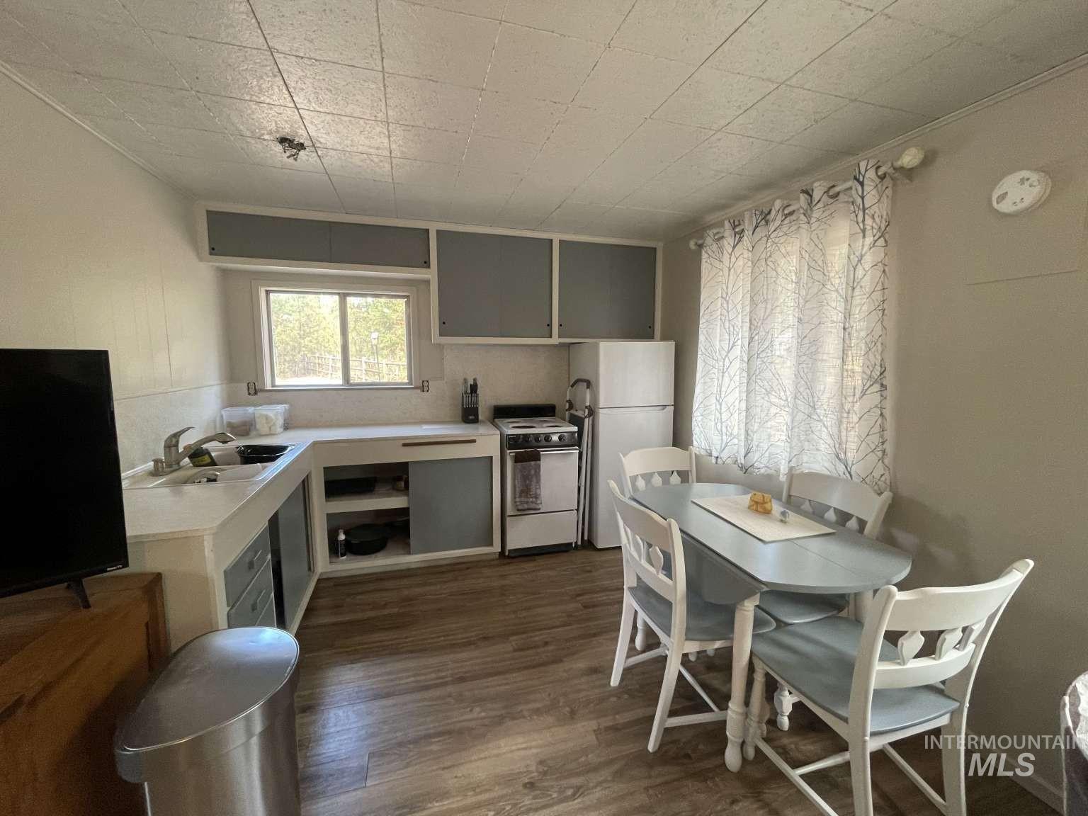 819 Middlefork Rd, Garden Valley, Idaho 83622, 2 Bedrooms, 2 Bathrooms, Residential Income For Sale, Price $889,000, 98993118