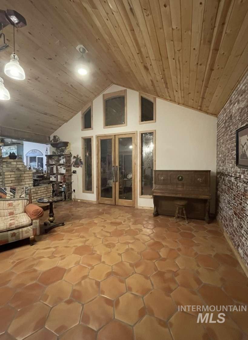 819 Middlefork Rd, Garden Valley, Idaho 83622, 2 Bedrooms, 2 Bathrooms, Residential Income For Sale, Price $889,000, 98993118