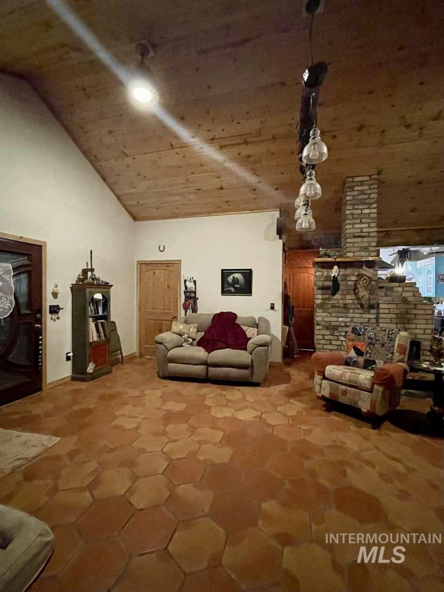 819 Middlefork Rd, Garden Valley, Idaho 83622, 2 Bedrooms, 2 Bathrooms, Residential Income For Sale, Price $889,000, 98993118