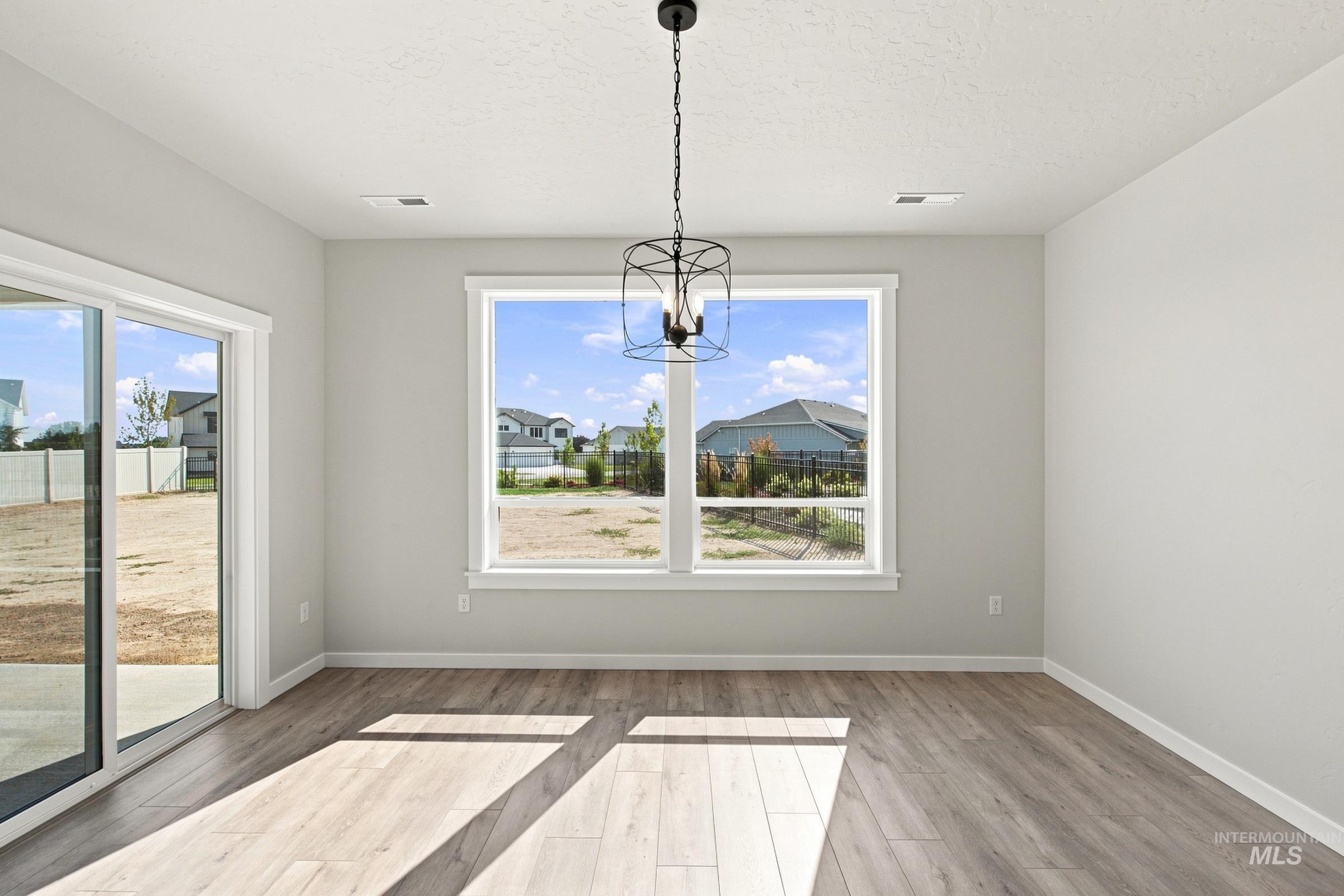 2999 N Schimigadoon Way, Eagle, Idaho 83616, 4 Bedrooms, 2.5 Bathrooms, Residential For Sale, Price $729,990,MLS 98993120