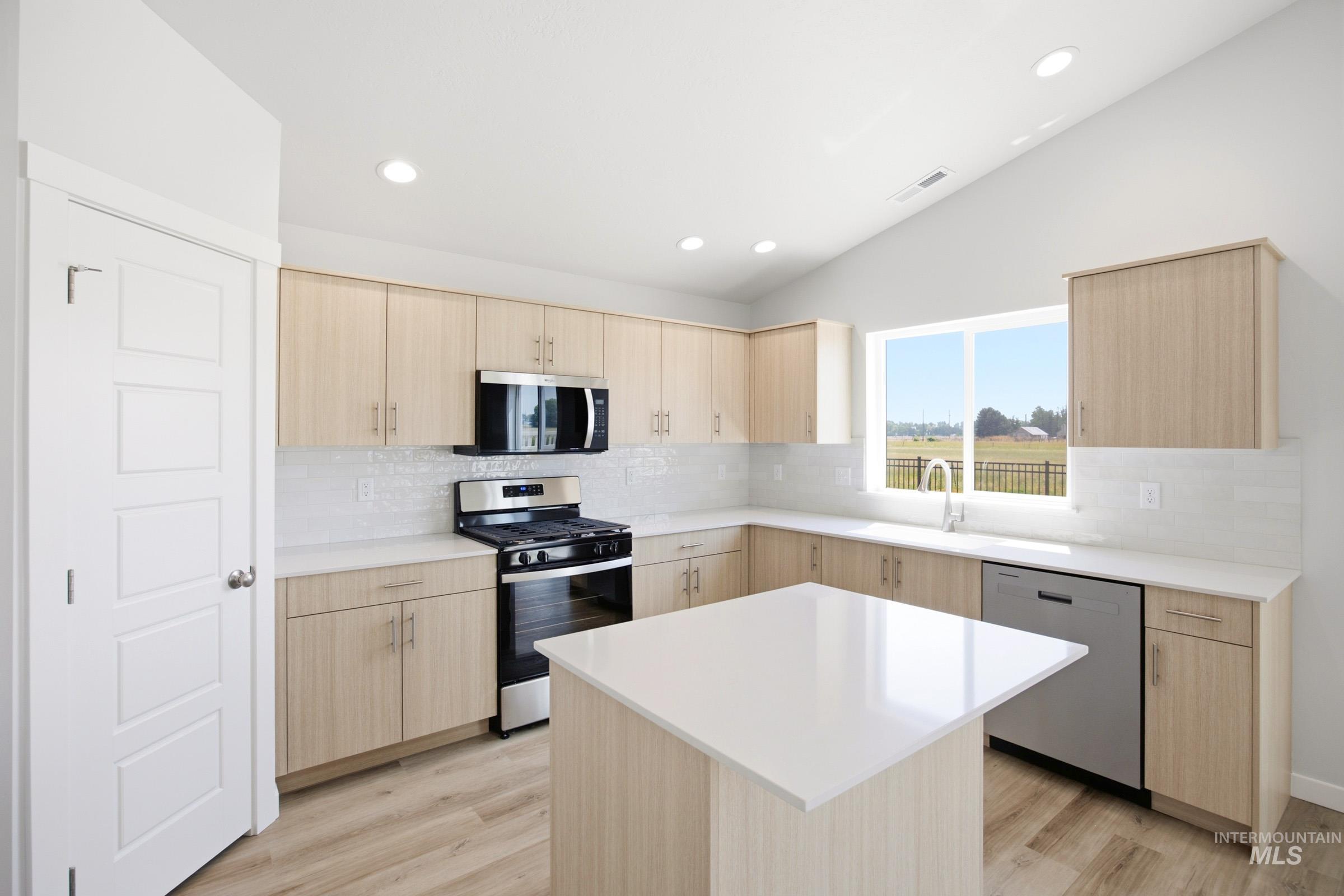 7325 W Trumbull Ct, Eagle, Idaho 83616, 4 Bedrooms, 2 Bathrooms, Residential For Sale, Price $599,990,MLS 98993122