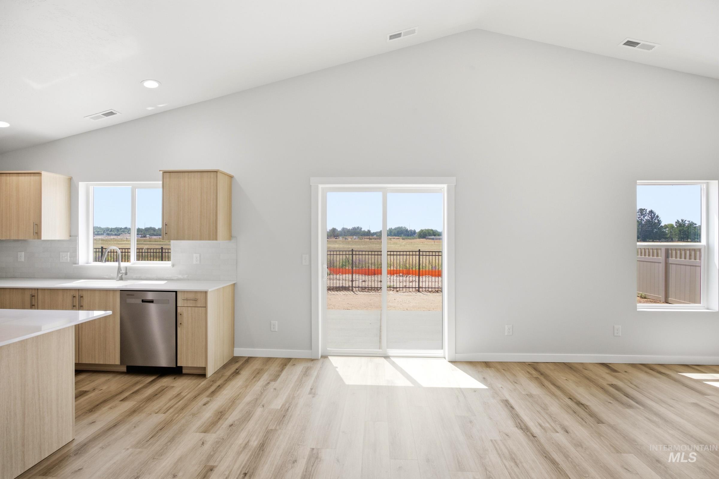7325 W Trumbull Ct, Eagle, Idaho 83616, 4 Bedrooms, 2 Bathrooms, Residential For Sale, Price $599,990,MLS 98993122