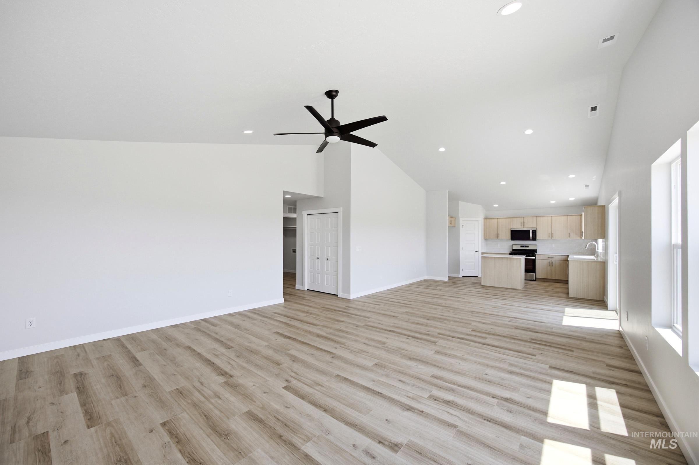 7325 W Trumbull Ct, Eagle, Idaho 83616, 4 Bedrooms, 2 Bathrooms, Residential For Sale, Price $599,990,MLS 98993122