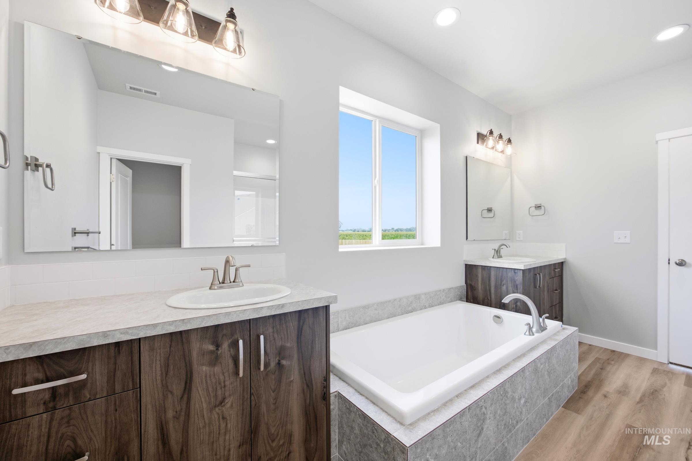 1073 Coffee Pond Ave, Middleton, Idaho 83644, 4 Bedrooms, 2.5 Bathrooms, Residential For Sale, Price $599,990,MLS 98993127