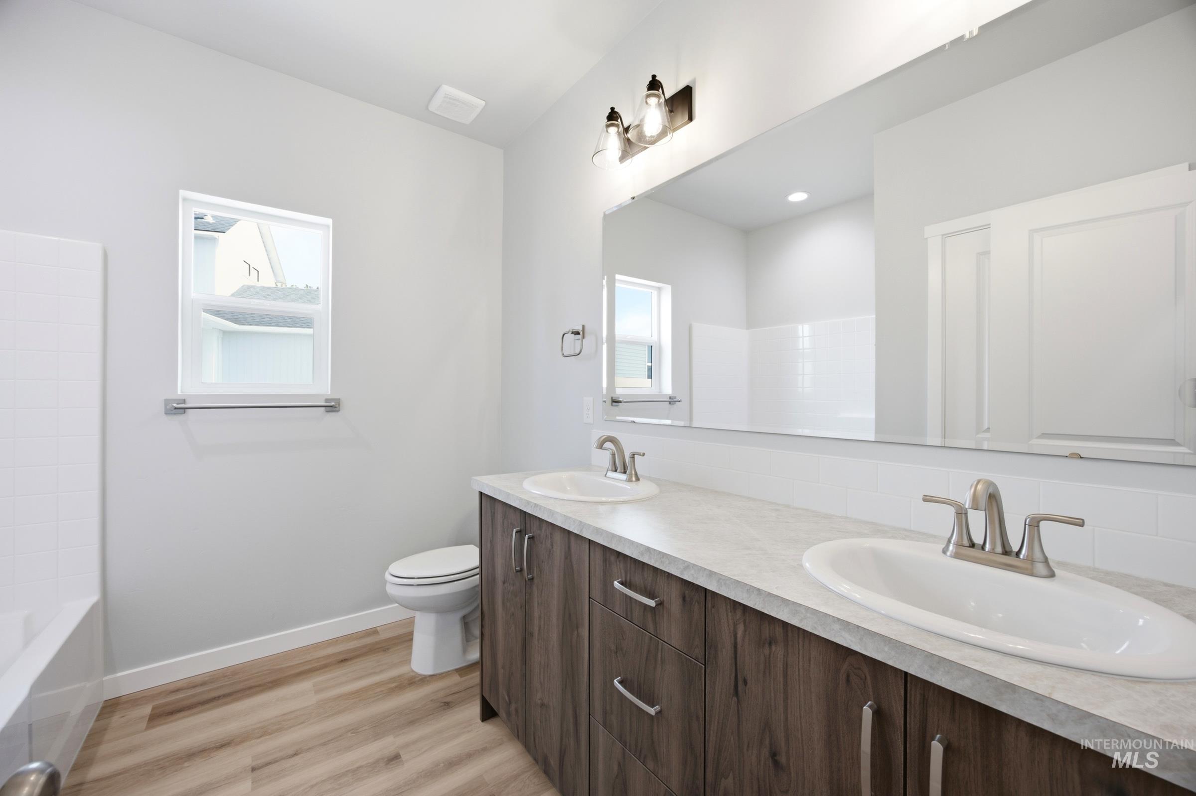 1073 Coffee Pond Ave, Middleton, Idaho 83644, 4 Bedrooms, 2.5 Bathrooms, Residential For Sale, Price $599,990,MLS 98993127