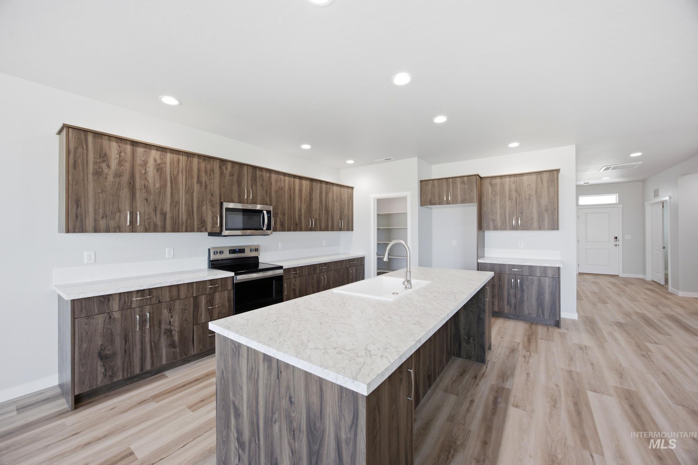 1073 Coffee Pond Ave, Middleton, Idaho 83644, 4 Bedrooms, 2.5 Bathrooms, Residential For Sale, Price $599,990,MLS 98993127