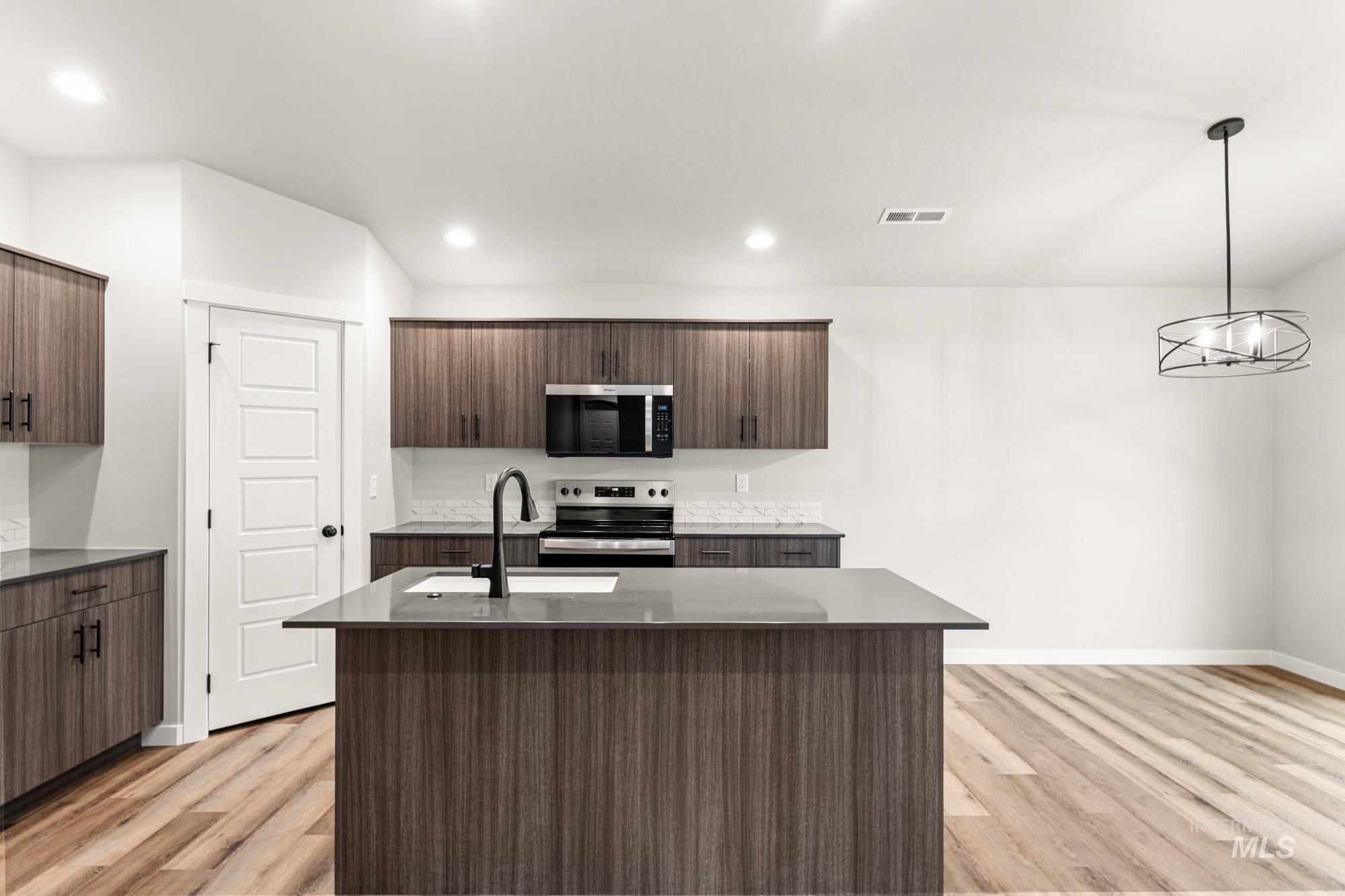 9416 W Blazing Star St, Nampa, Idaho 83687, 3 Bedrooms, 2 Bathrooms, Residential For Sale, Price $429,990, 98993129