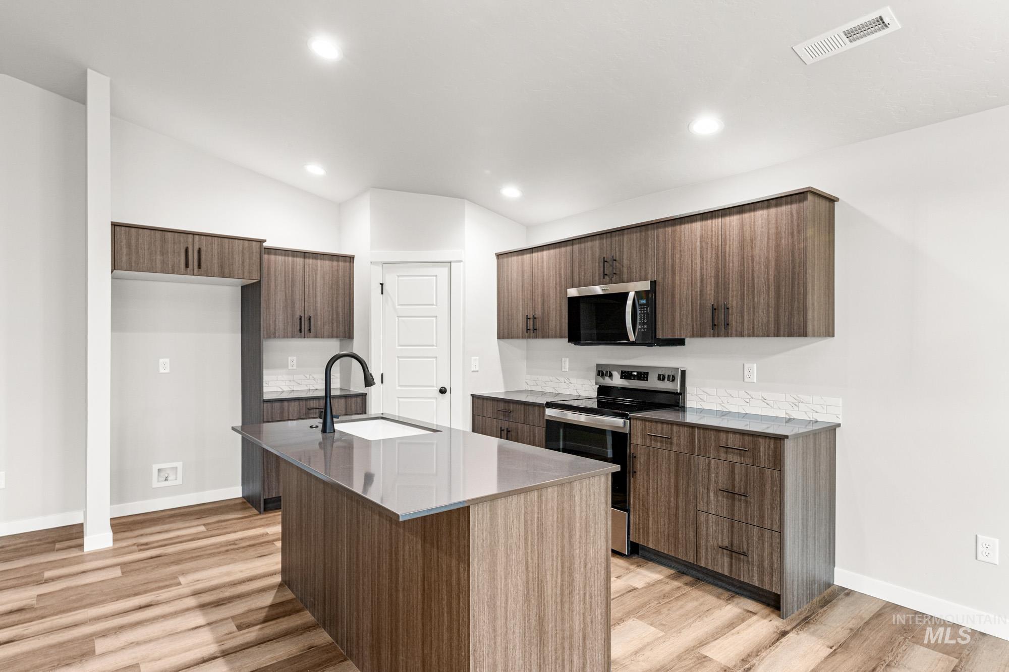 9416 W Blazing Star St, Nampa, Idaho 83687, 3 Bedrooms, 2 Bathrooms, Residential For Sale, Price $429,990, 98993129