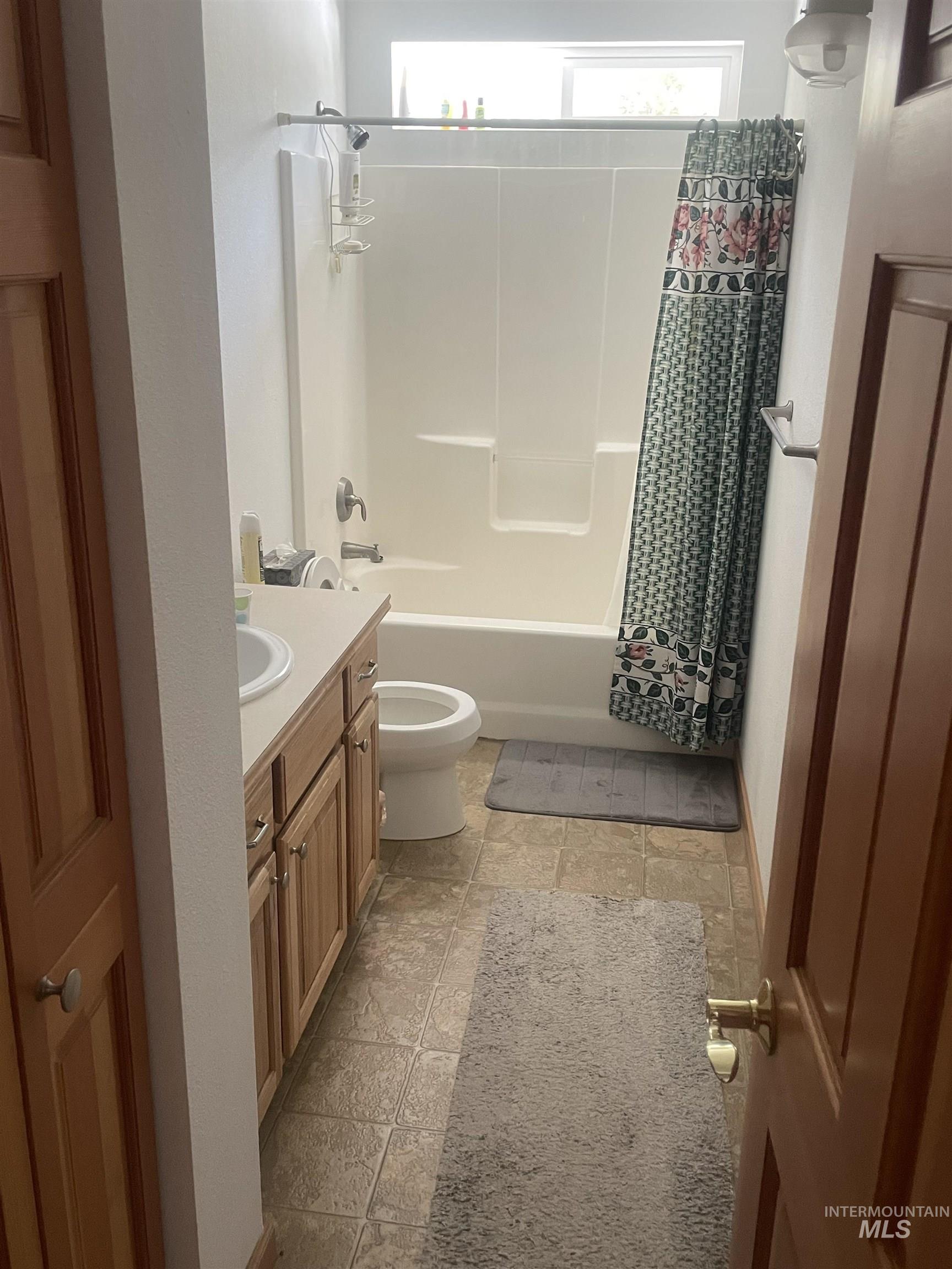 17567 Edwardsburg Rd, Cascade, Idaho 83611, 3 Bedrooms, 2 Bathrooms, Residential For Sale, Price $800,000, 98993151