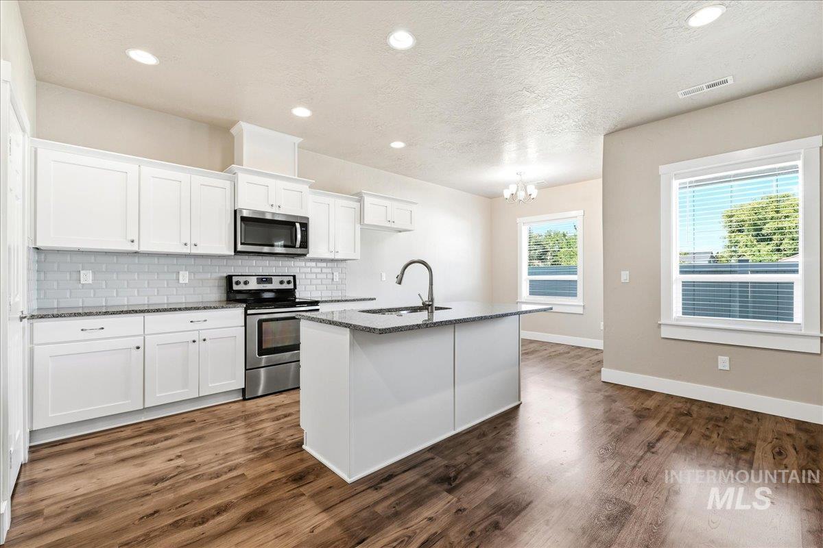 925 S Banner St, Nampa, Idaho 83686-6549, 2 Bedrooms, 2 Bathrooms, Residential For Sale, Price $360,000, 98993157