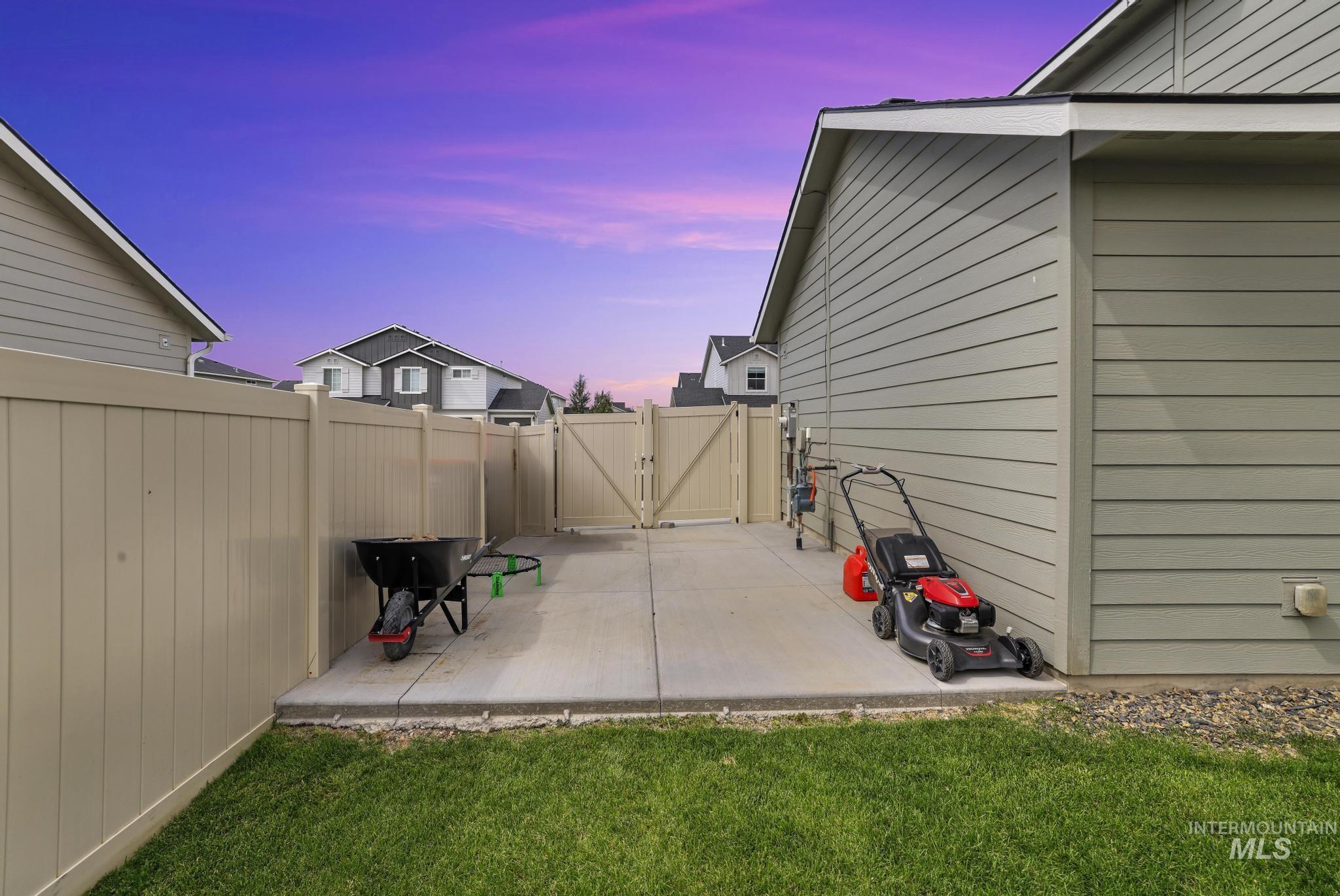 833 White Tail Dr, Twin Falls, Idaho 83301, 4 Bedrooms, 2.5 Bathrooms, Residential For Sale, Price $555,000, 98993169