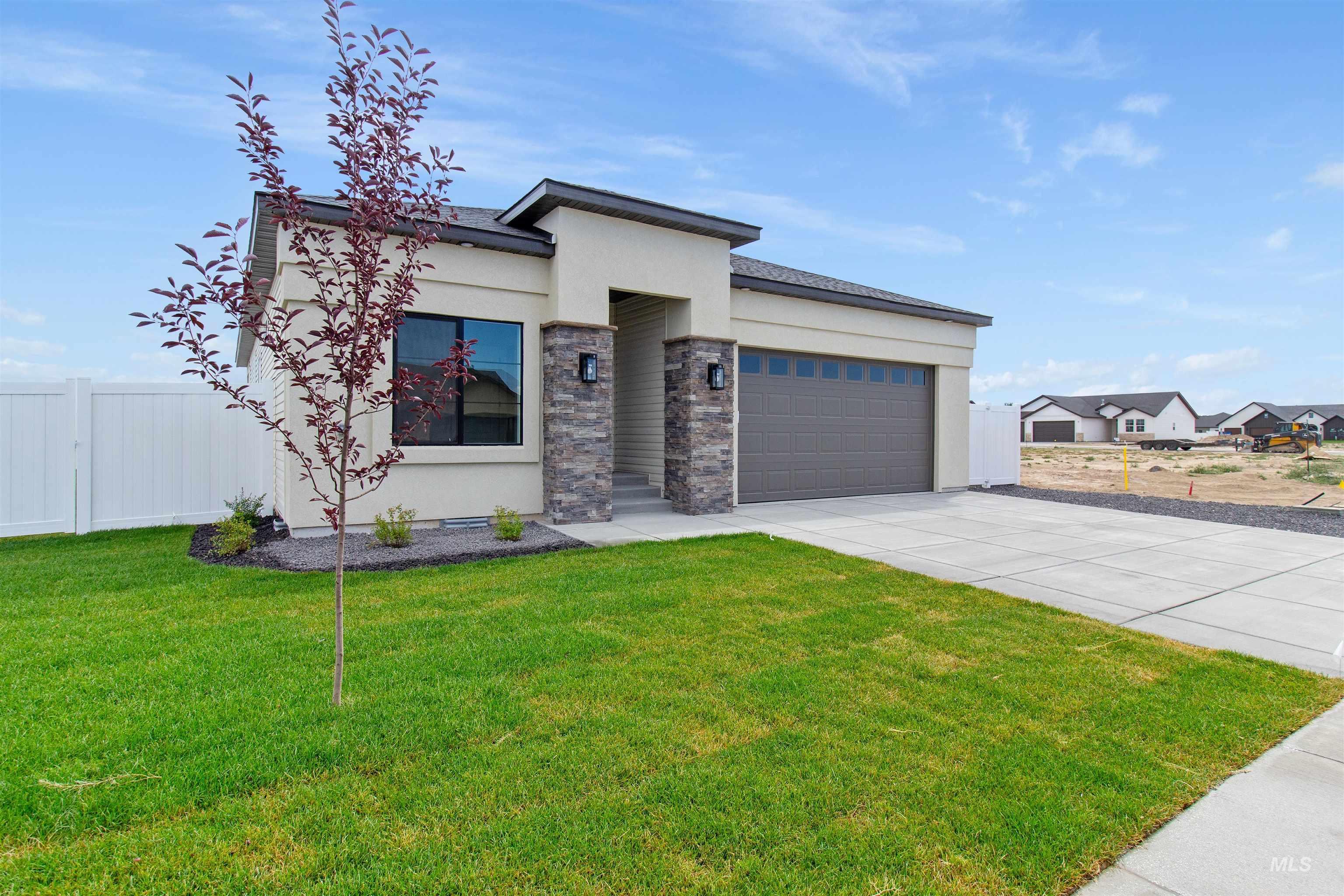 1109 Ira Burton, Twin Falls, Idaho 83301, 3 Bedrooms, 2 Bathrooms, Residential For Sale, Price $437,400,MLS 98993172