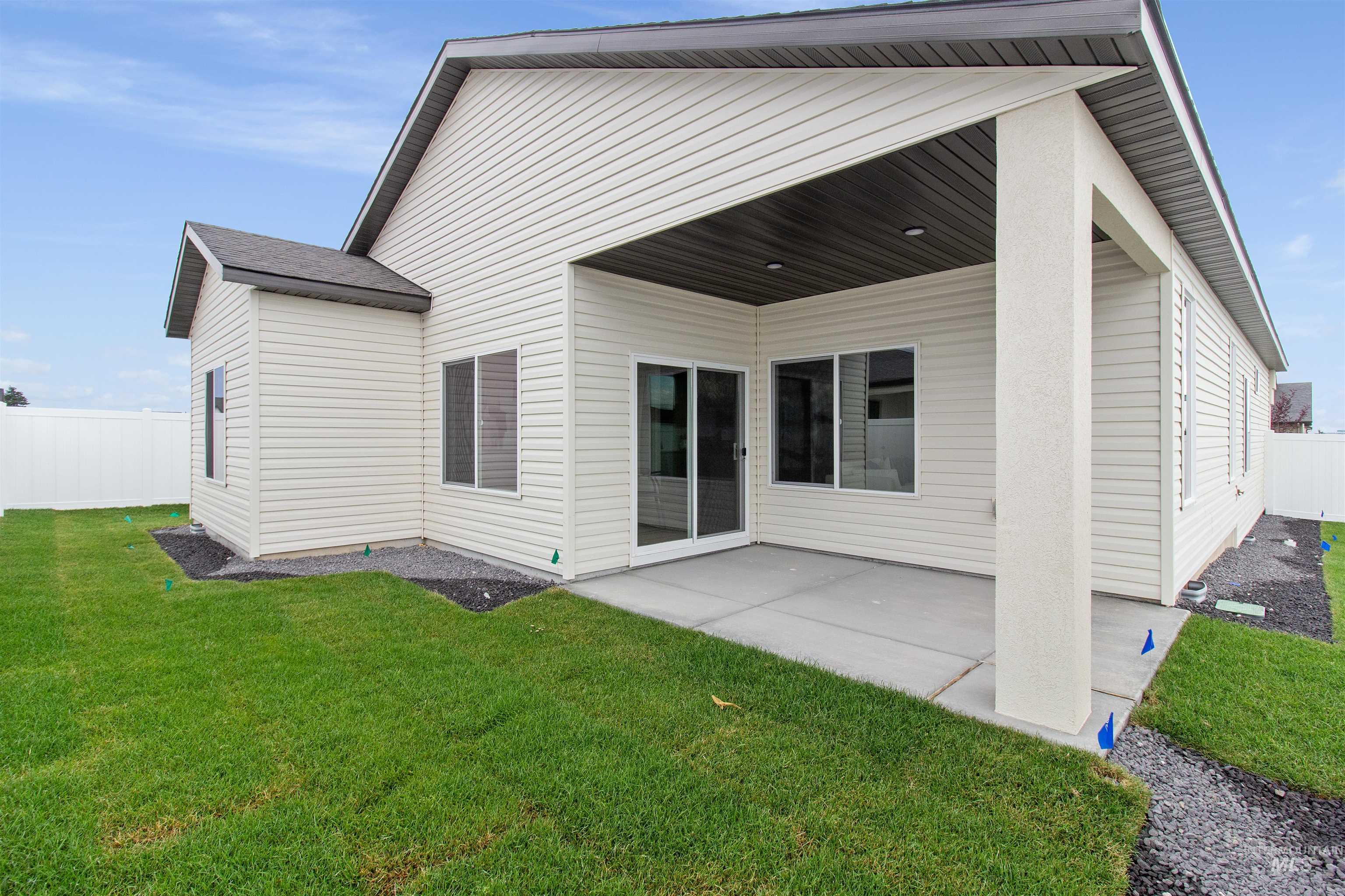 1109 Ira Burton, Twin Falls, Idaho 83301, 3 Bedrooms, 2 Bathrooms, Residential For Sale, Price $439,900, 98993172