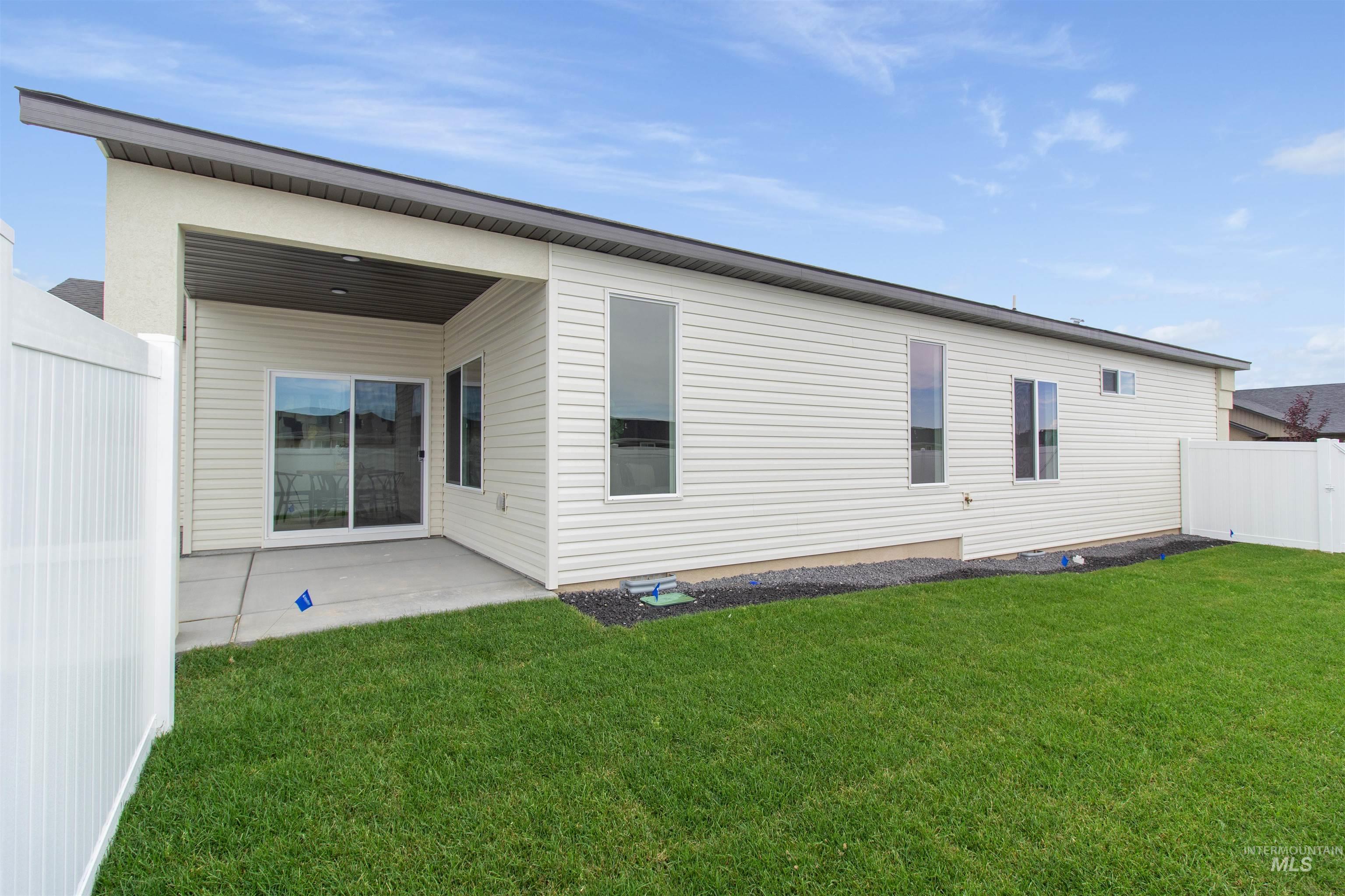 1109 Ira Burton, Twin Falls, Idaho 83301, 3 Bedrooms, 2 Bathrooms, Residential For Sale, Price $439,900, 98993172