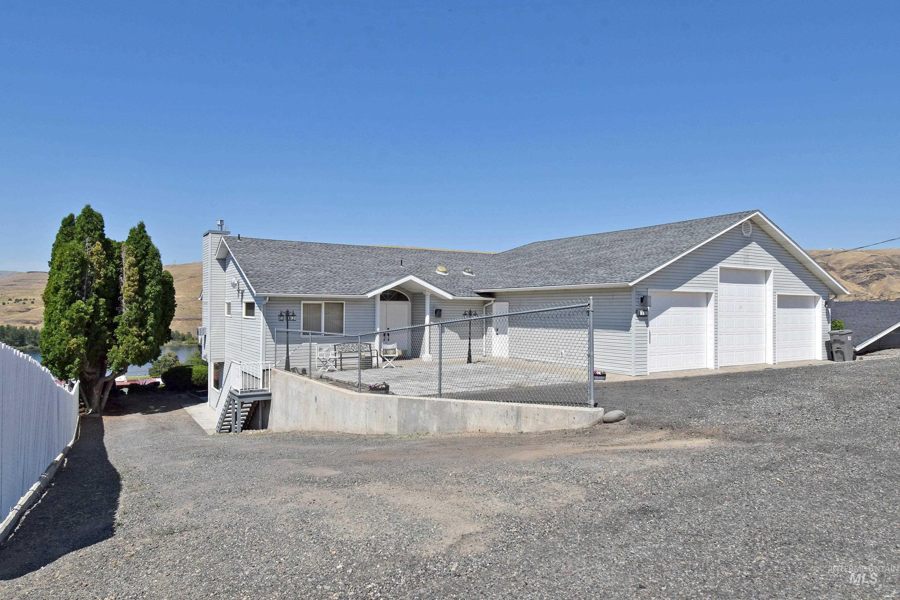 311 Kings Lane, Asotin, Washington 99402, 5 Bedrooms, 4 Bathrooms, Residential For Sale, Price $689,000,MLS 98993179