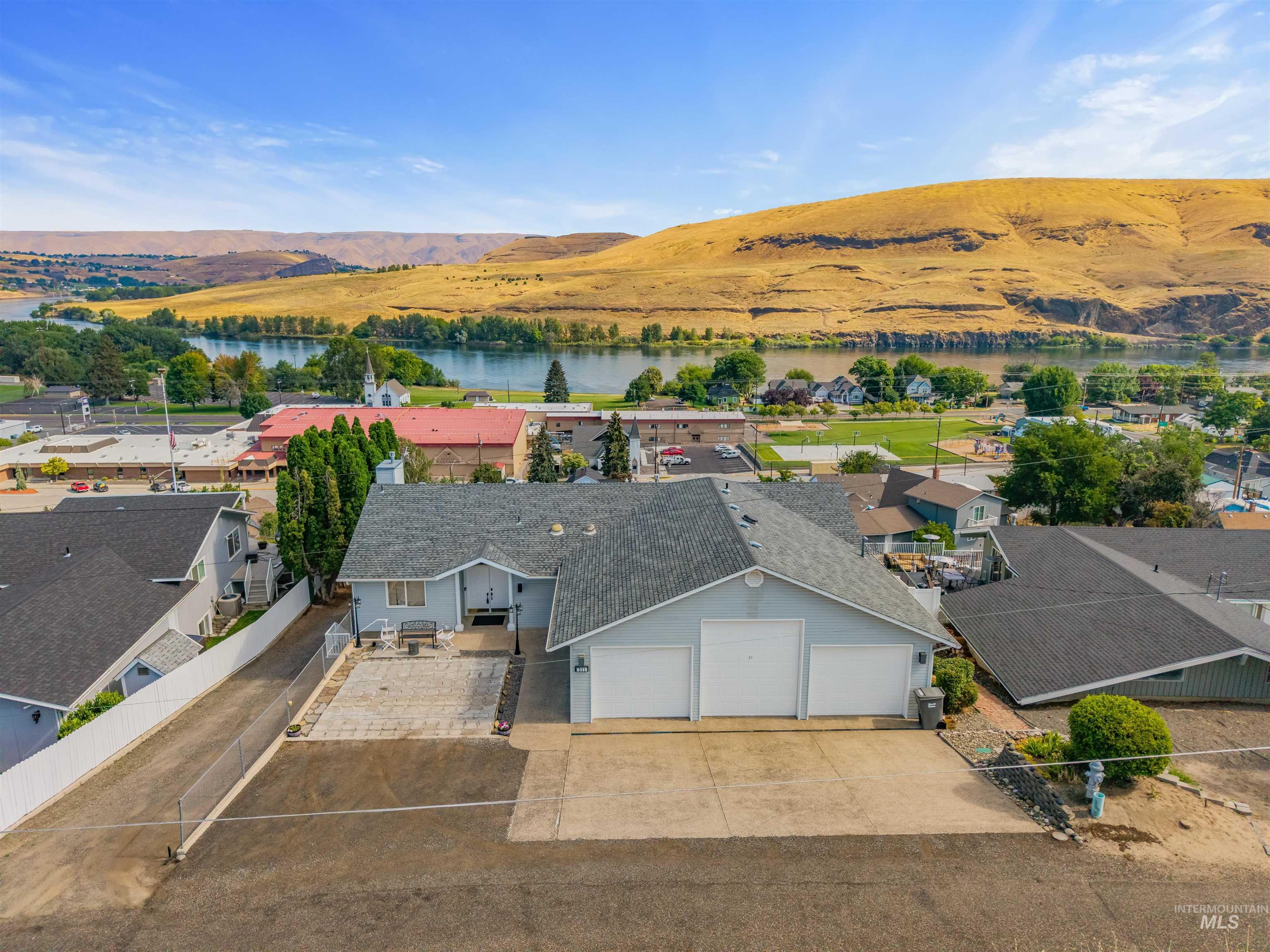 311 Kings Lane, Asotin, Washington 99402, 5 Bedrooms, 4 Bathrooms, Residential For Sale, Price $689,000,MLS 98993179