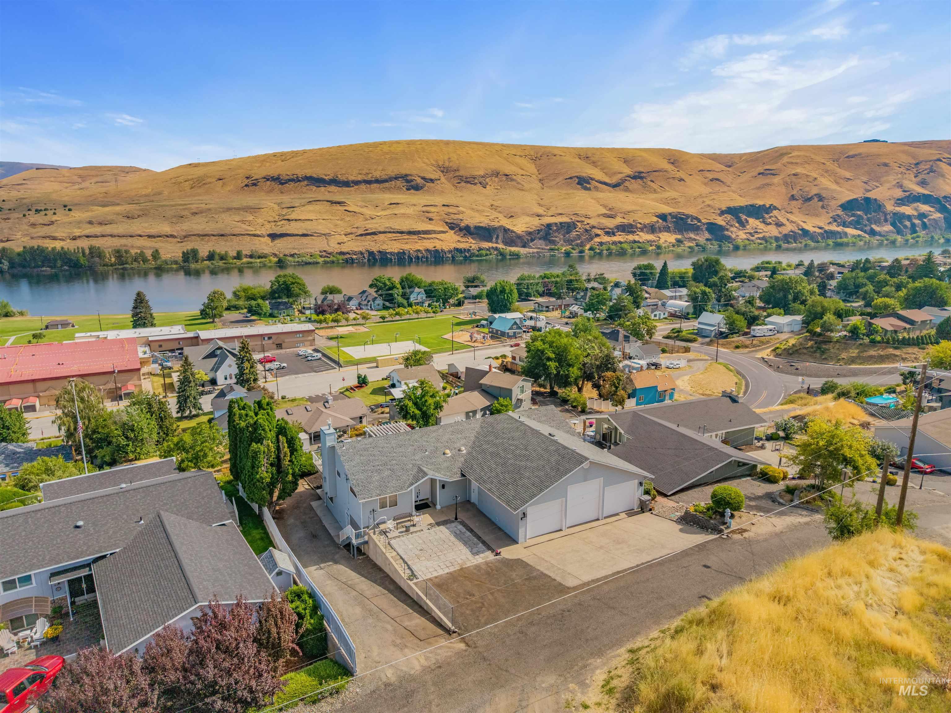 311 Kings Lane, Asotin, Washington 99402, 5 Bedrooms, 4 Bathrooms, Residential For Sale, Price $689,000,MLS 98993179