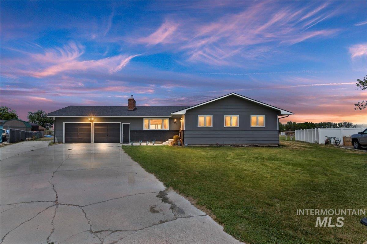 107 Rainbow Cir, Buhl, Idaho 83316-1241, 3 Bedrooms, 2 Bathrooms, Residential For Sale, Price $359,900, 98993182