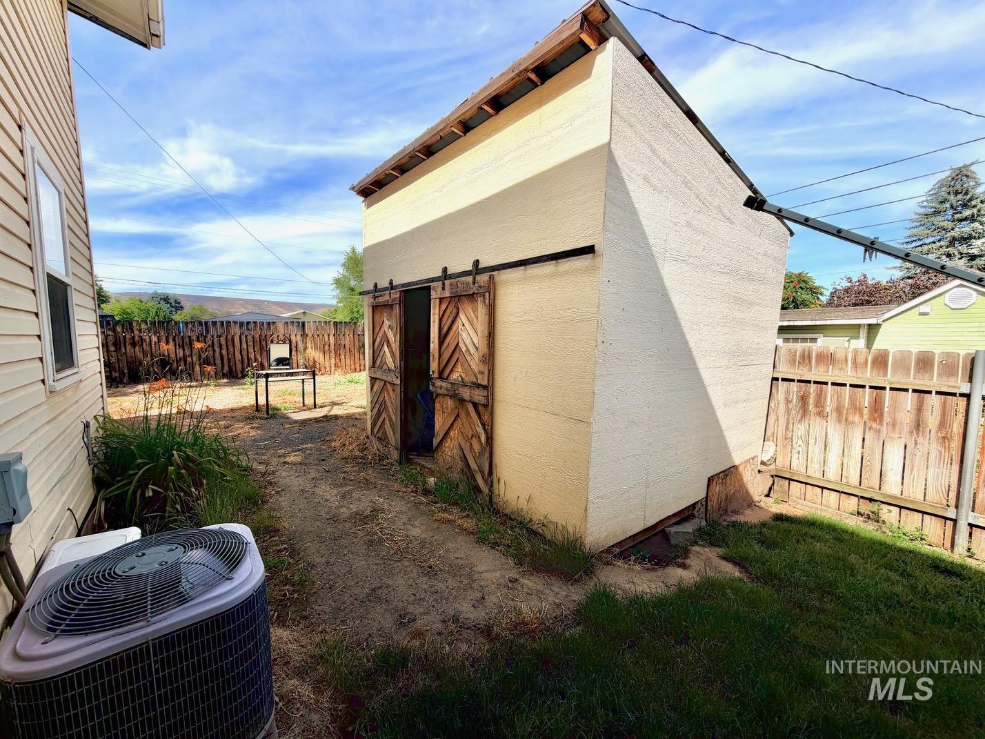 1125 15th Ave, Lewiston, Idaho 83501-0000, 4 Bedrooms, 1.5 Bathrooms, Residential For Sale, Price $275,000, 98993183