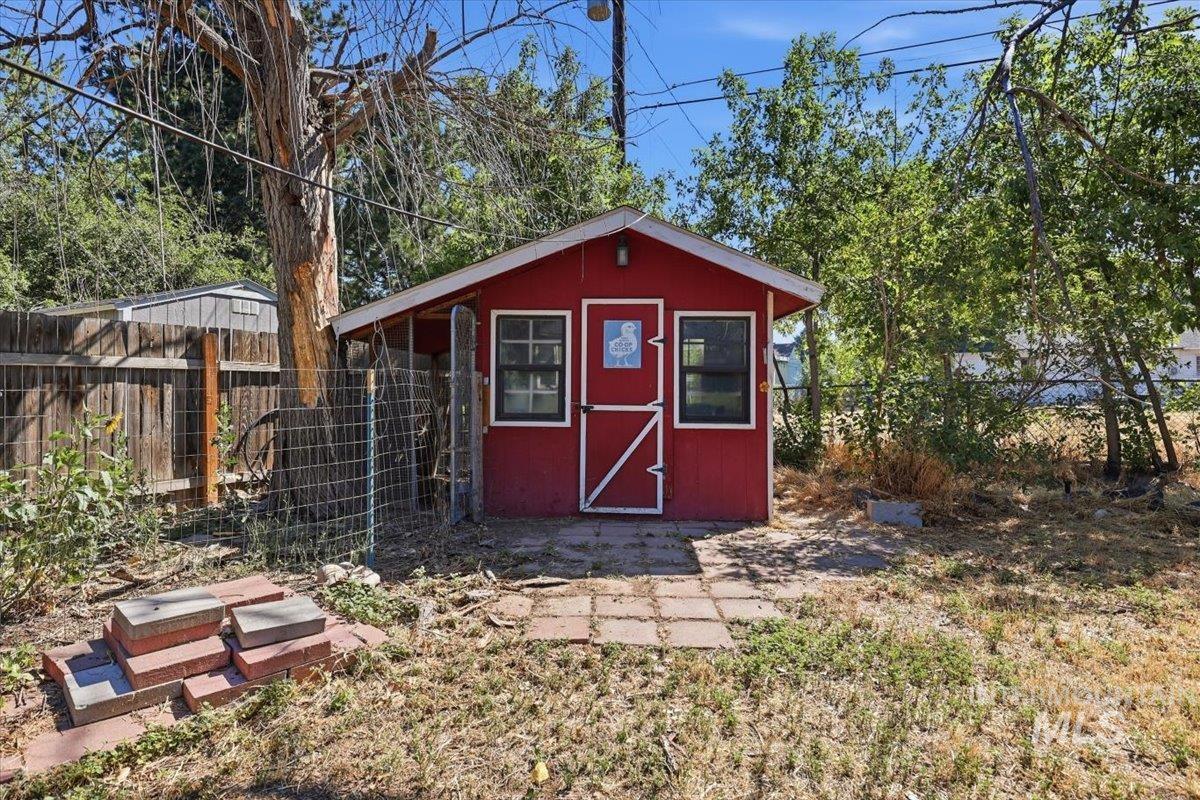 1302 S Roosevelt St., Boise, Idaho 83705, 3 Bedrooms, 2 Bathrooms, Residential For Sale, Price $435,000, 98993184