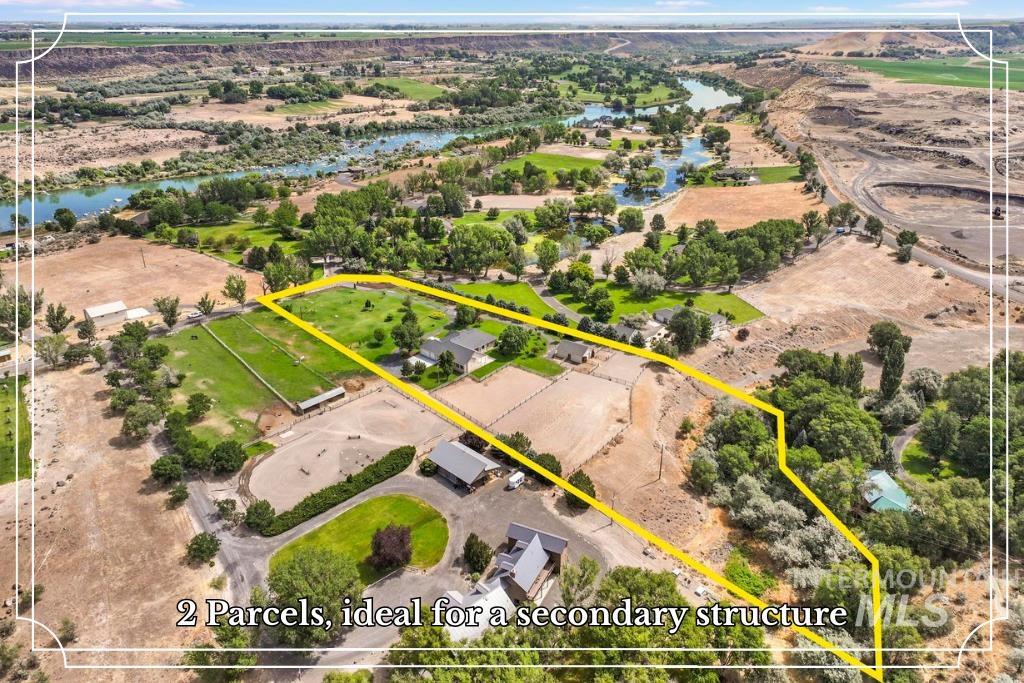 1301 Kanaka Rapids Rd, Buhl, Idaho 83316, 4 Bedrooms, 3.5 Bathrooms, Residential For Sale, Price $975,000,MLS 98993190