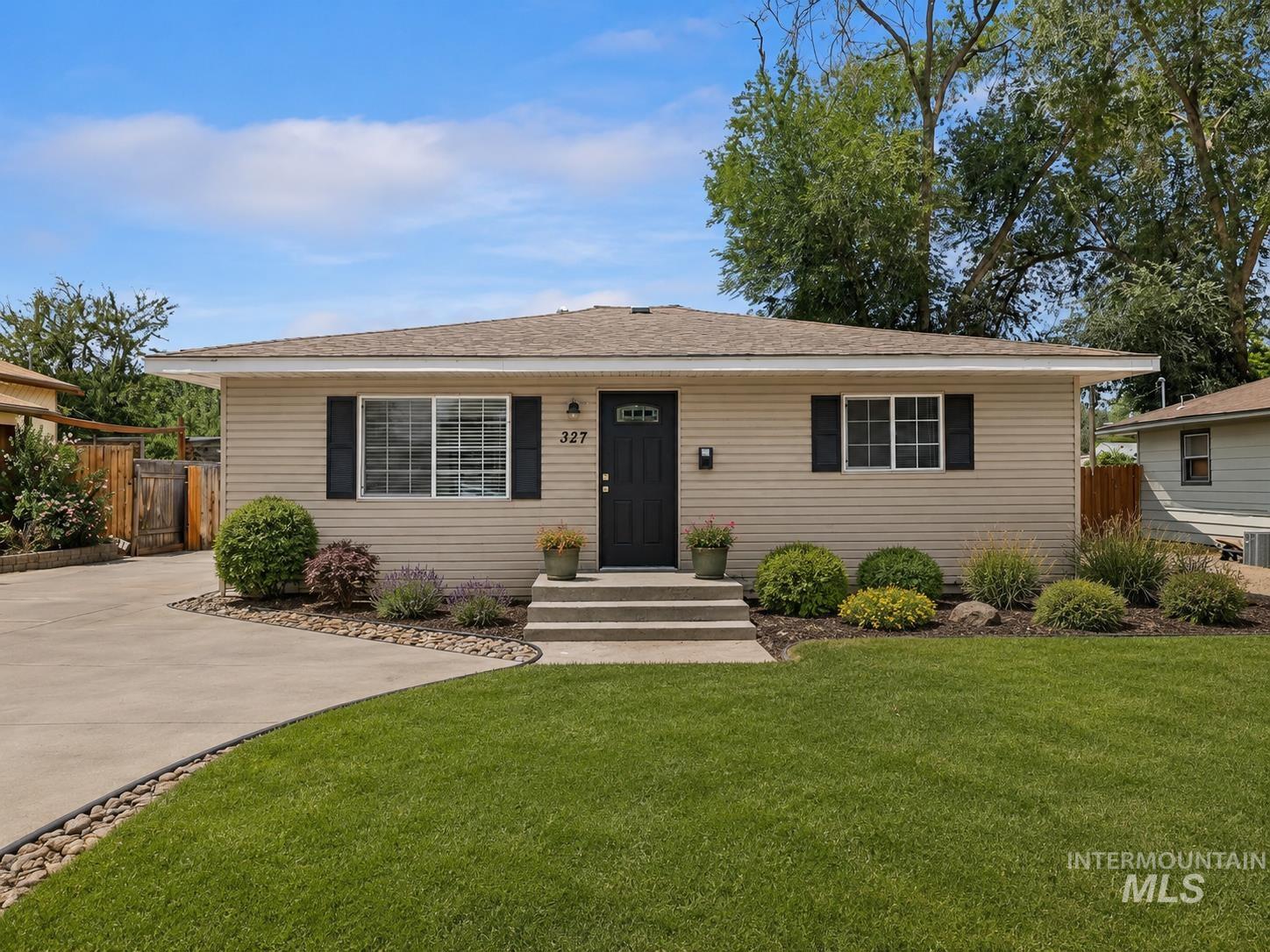 327 Monroe St, Twin Falls, Idaho 83301, 3 Bedrooms, 1 Bathroom, Residential For Sale, Price $269,000,MLS 98993201
