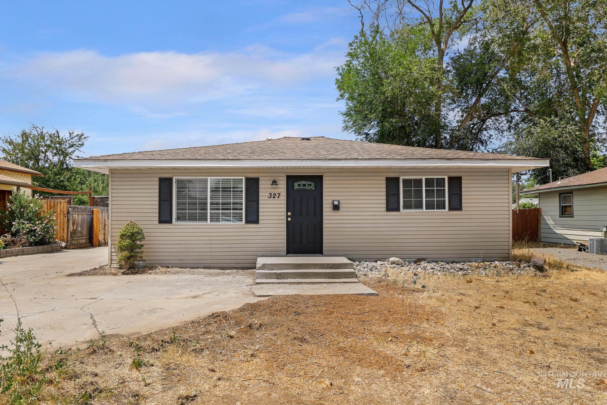 327 Monroe St, Twin Falls, Idaho 83301, 3 Bedrooms, 1 Bathroom, Residential For Sale, Price $269,000,MLS 98993201