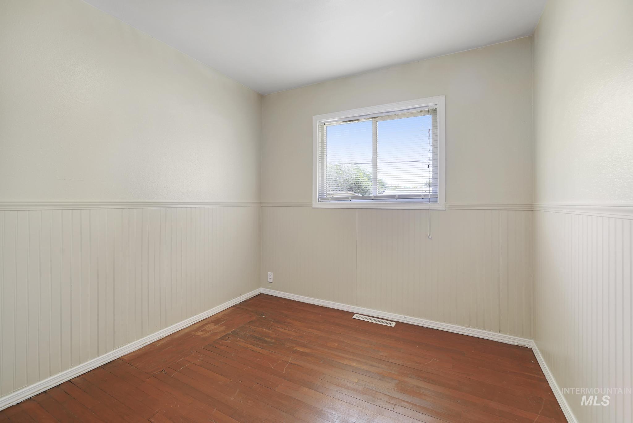 327 Monroe St, Twin Falls, Idaho 83301, 3 Bedrooms, 1 Bathroom, Residential For Sale, Price $269,000,MLS 98993201