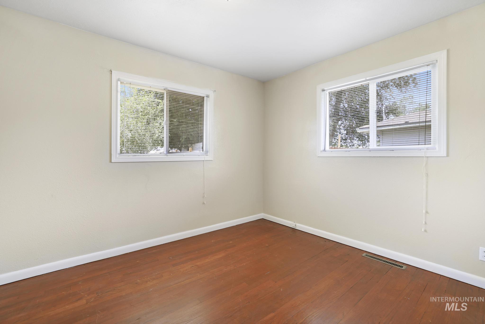 327 Monroe St, Twin Falls, Idaho 83301, 3 Bedrooms, 1 Bathroom, Residential For Sale, Price $269,000,MLS 98993201