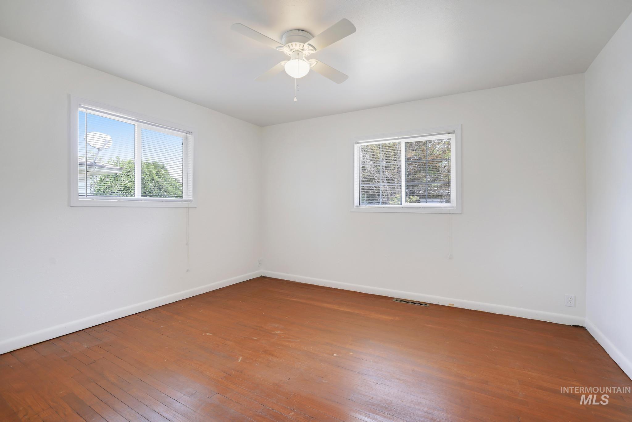 327 Monroe St, Twin Falls, Idaho 83301, 3 Bedrooms, 1 Bathroom, Residential For Sale, Price $269,000,MLS 98993201