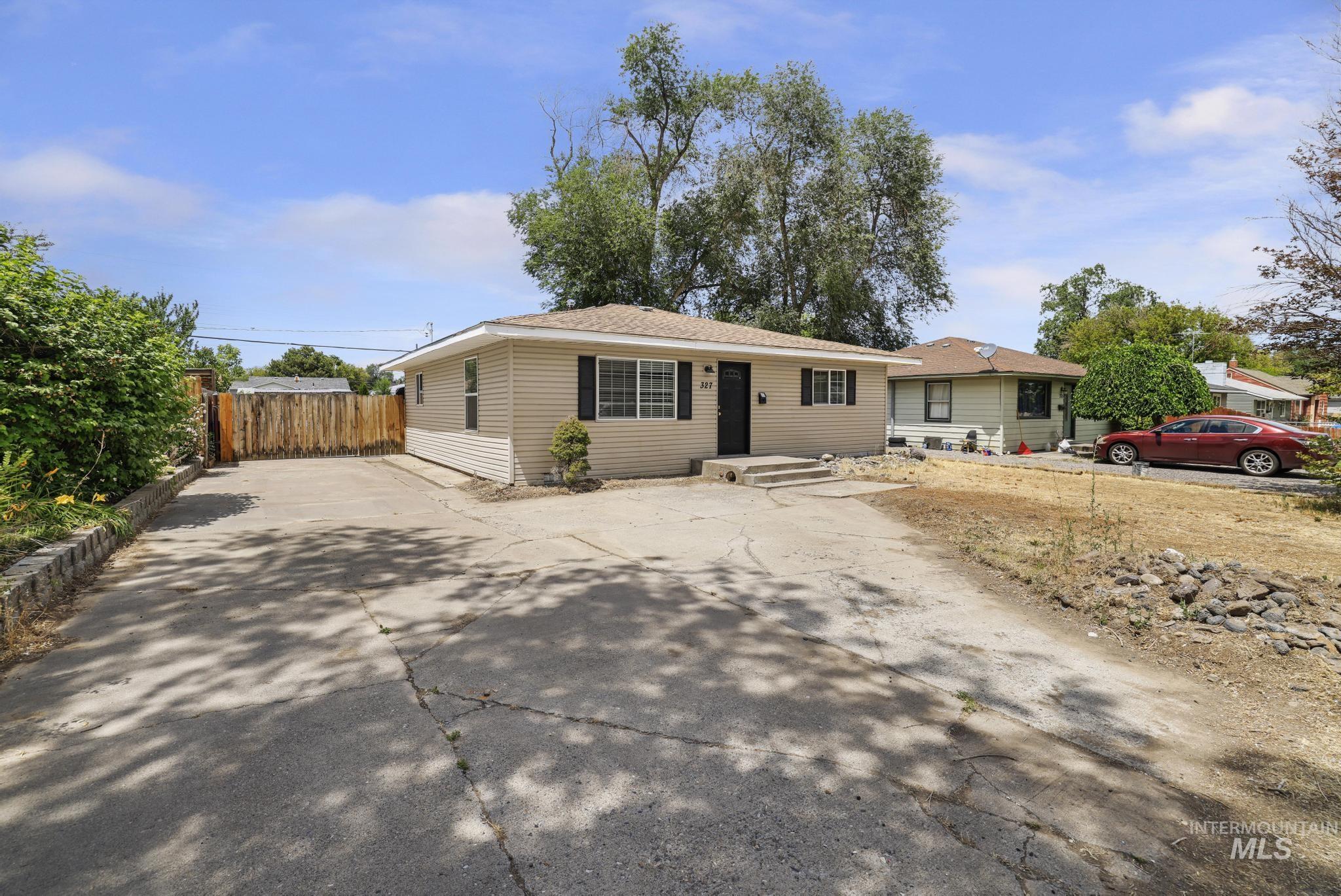 327 Monroe St, Twin Falls, Idaho 83301, 3 Bedrooms, 1 Bathroom, Residential For Sale, Price $269,000,MLS 98993201