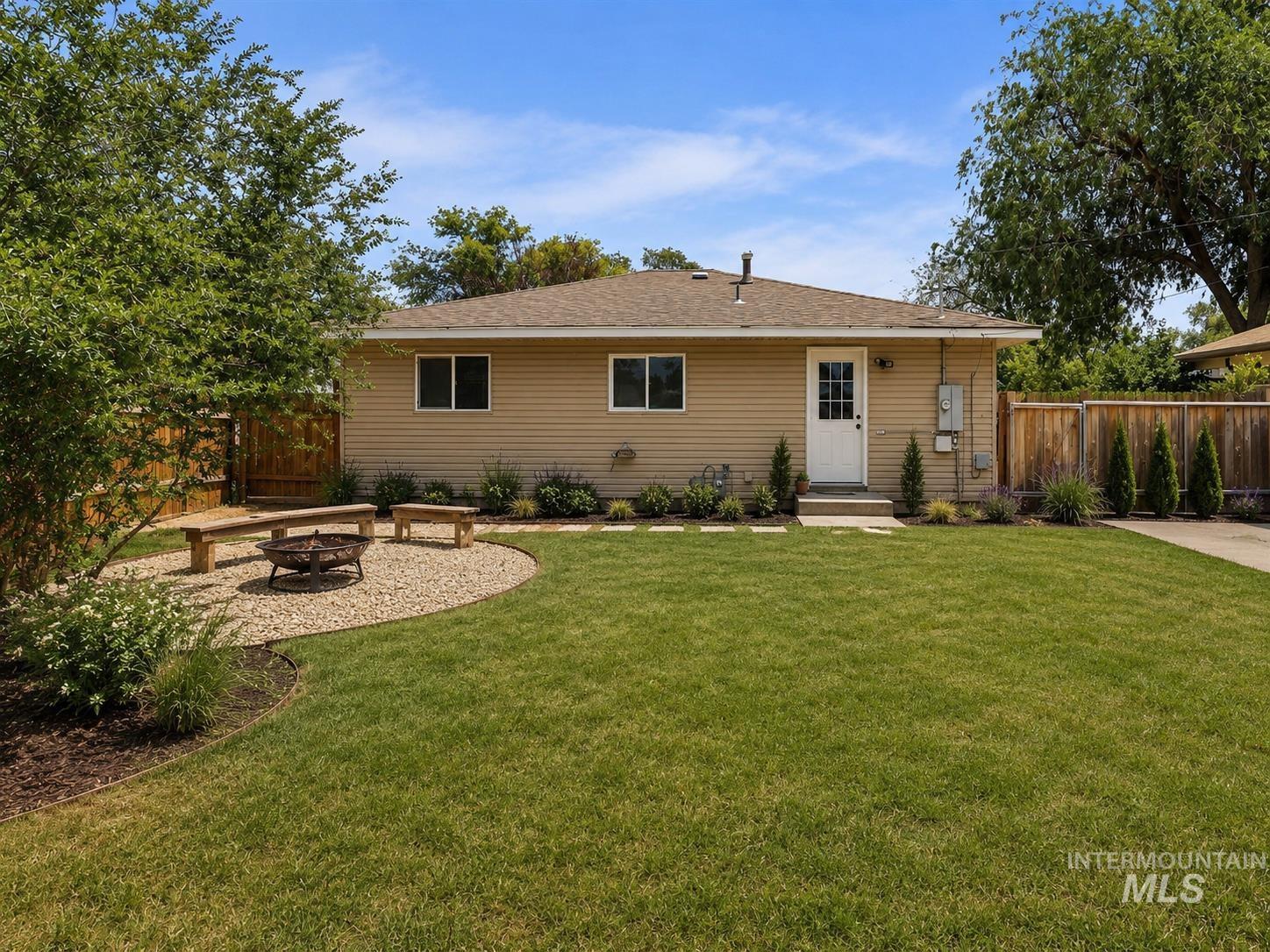 327 Monroe St, Twin Falls, Idaho 83301, 3 Bedrooms, 1 Bathroom, Residential For Sale, Price $269,000,MLS 98993201