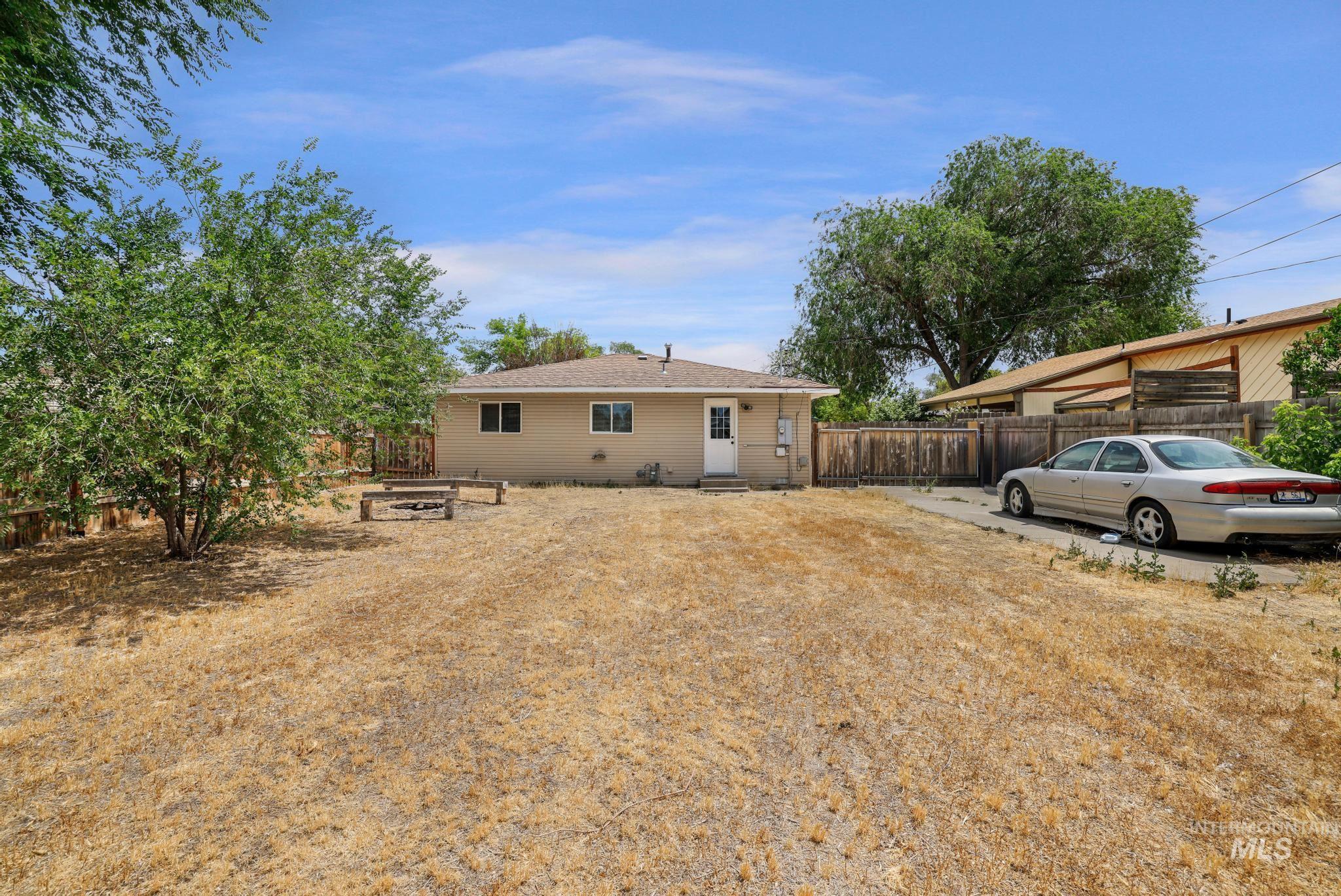 327 Monroe St, Twin Falls, Idaho 83301, 3 Bedrooms, 1 Bathroom, Residential For Sale, Price $269,000,MLS 98993201