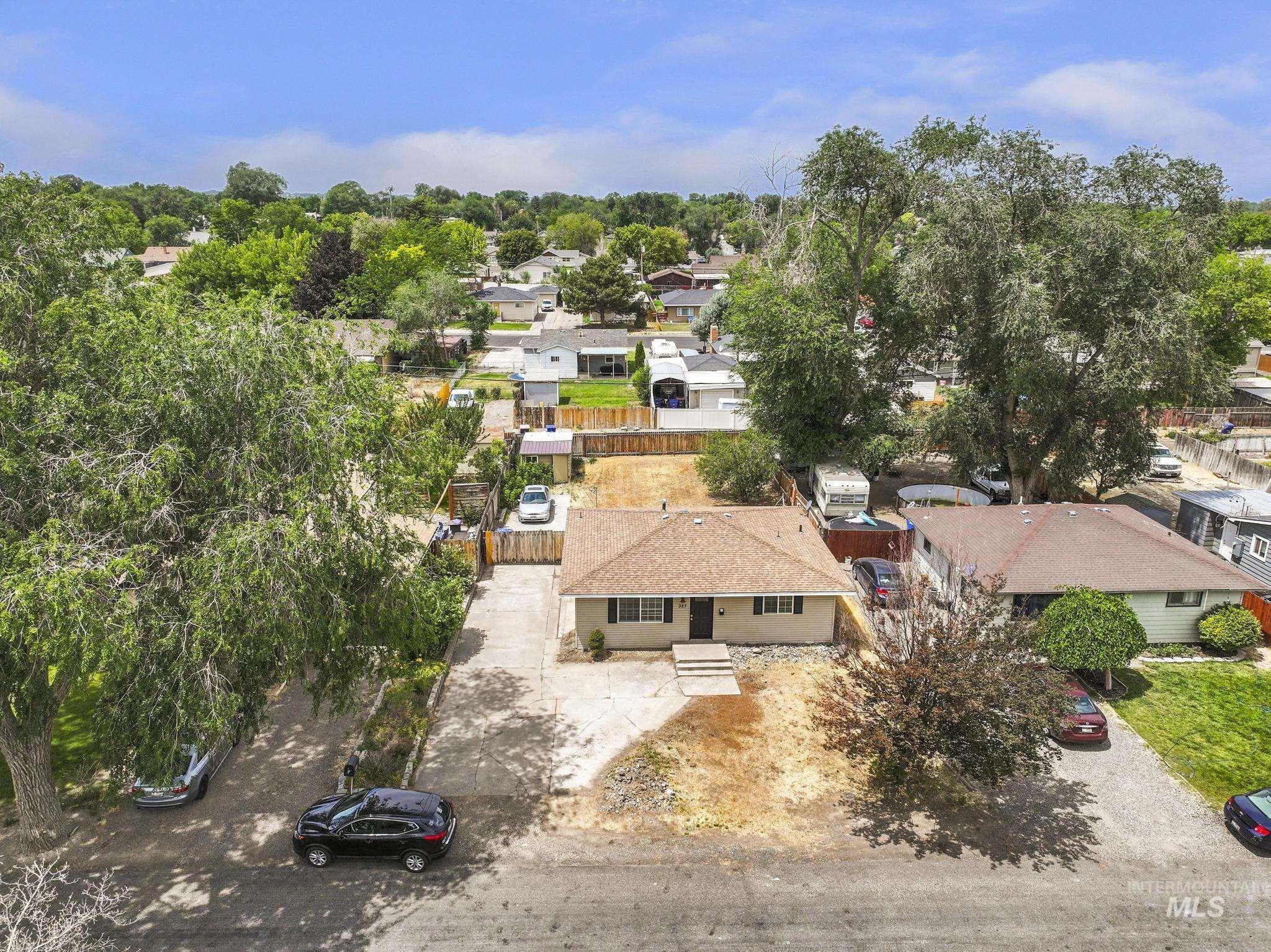 327 Monroe St, Twin Falls, Idaho 83301, 3 Bedrooms, 1 Bathroom, Residential For Sale, Price $269,000,MLS 98993201