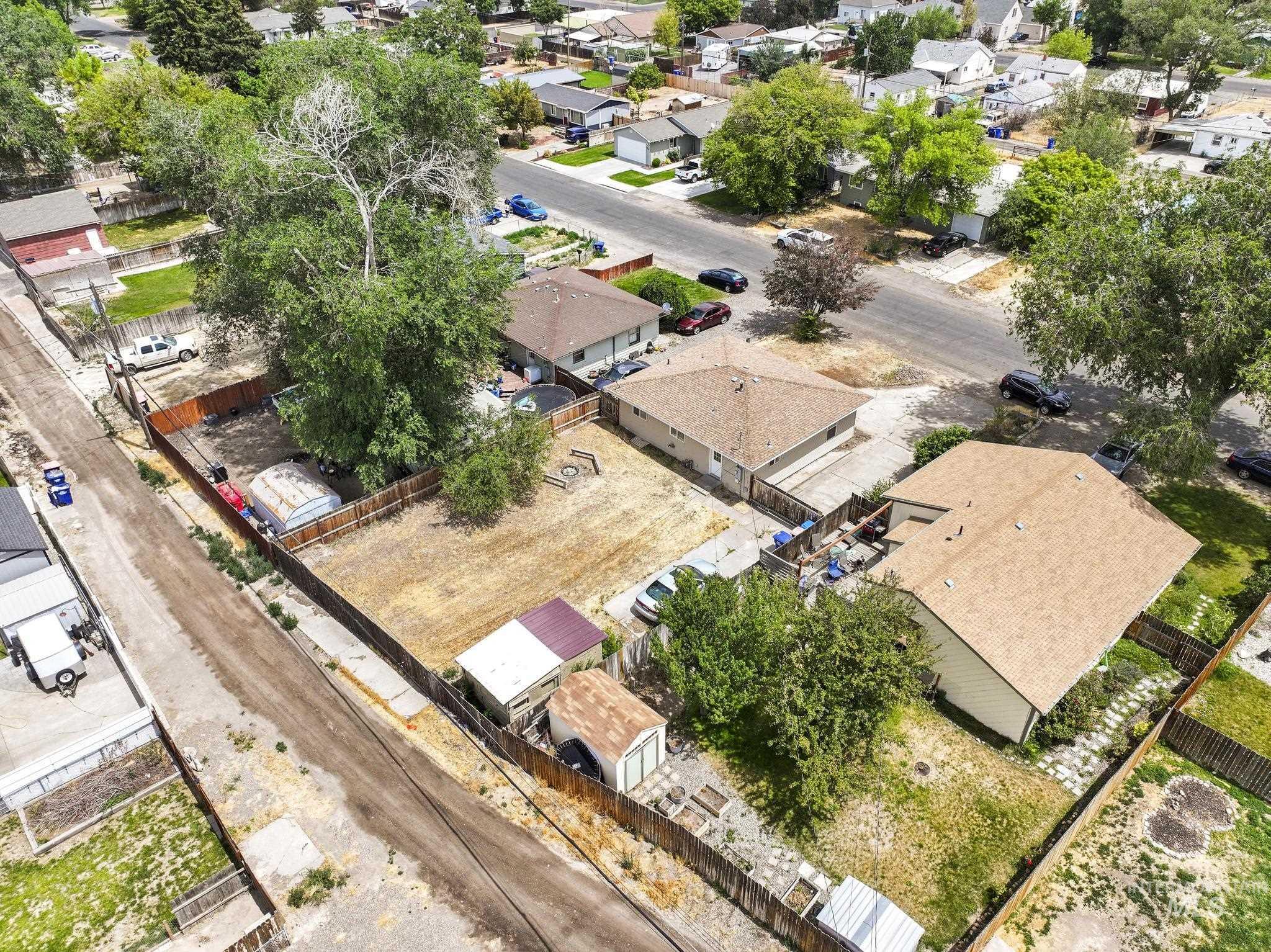 327 Monroe St, Twin Falls, Idaho 83301, 3 Bedrooms, 1 Bathroom, Residential For Sale, Price $269,000,MLS 98993201