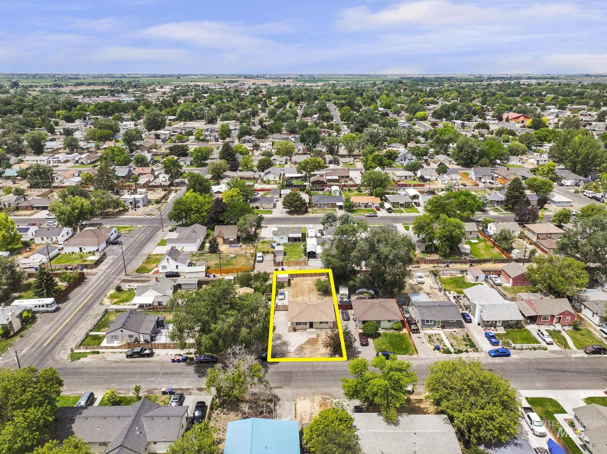 327 Monroe St, Twin Falls, Idaho 83301, 3 Bedrooms, 1 Bathroom, Residential For Sale, Price $269,000,MLS 98993201