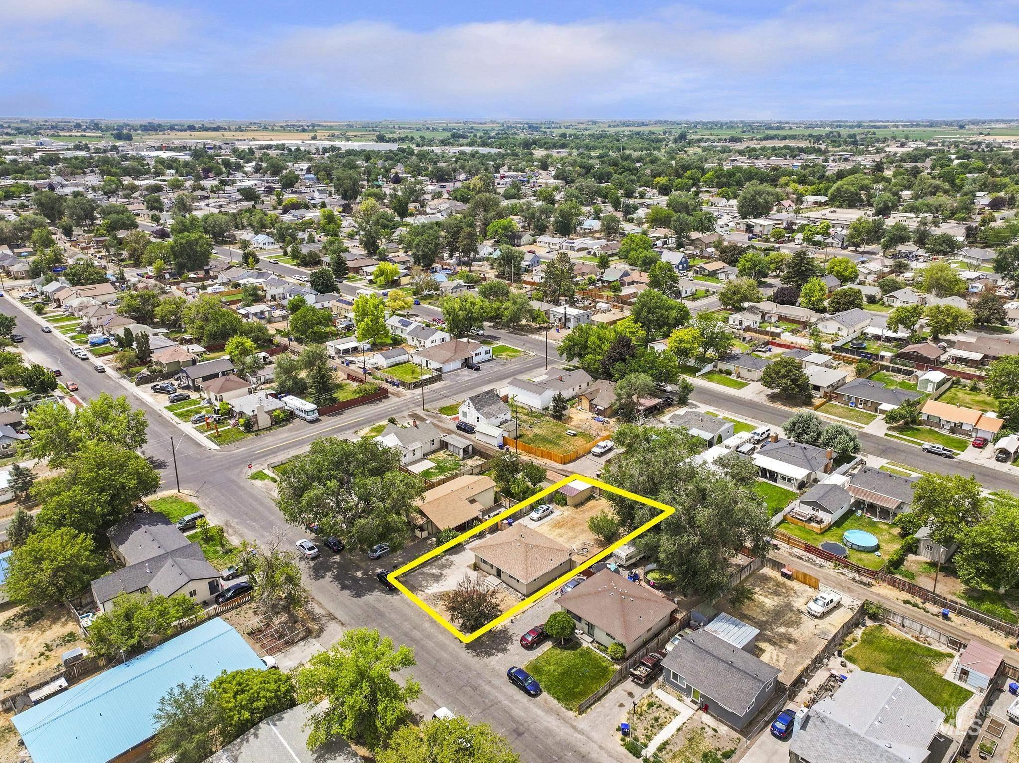 327 Monroe St, Twin Falls, Idaho 83301, 3 Bedrooms, 1 Bathroom, Residential For Sale, Price $269,000,MLS 98993201