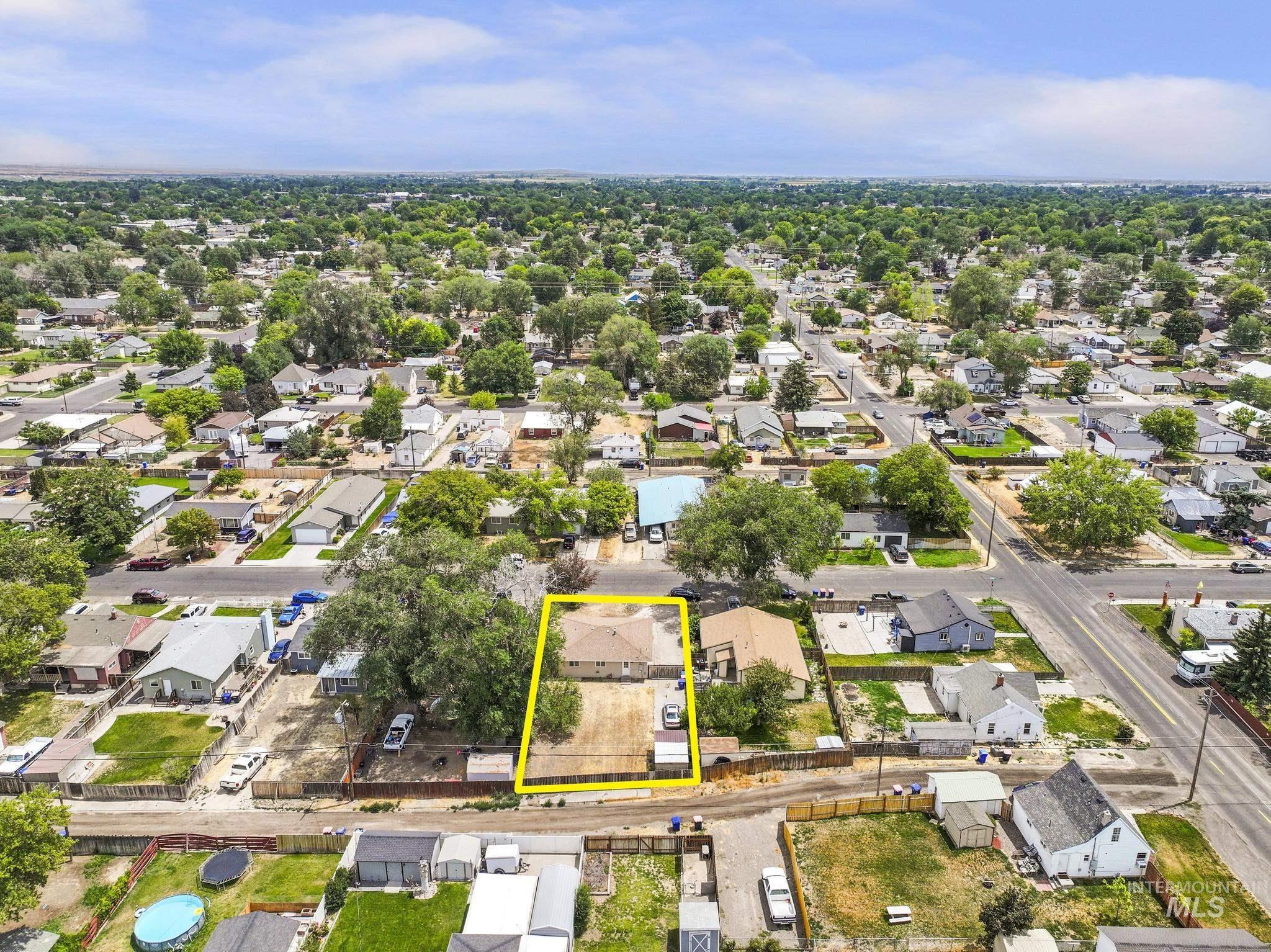 327 Monroe St, Twin Falls, Idaho 83301, 3 Bedrooms, 1 Bathroom, Residential For Sale, Price $269,000,MLS 98993201