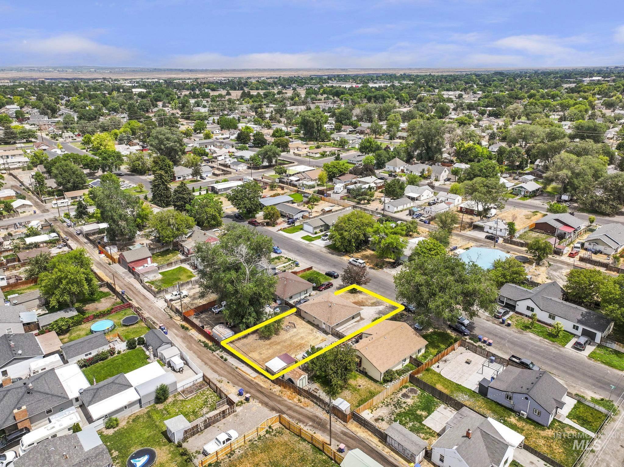 327 Monroe St, Twin Falls, Idaho 83301, 3 Bedrooms, 1 Bathroom, Residential For Sale, Price $269,000,MLS 98993201