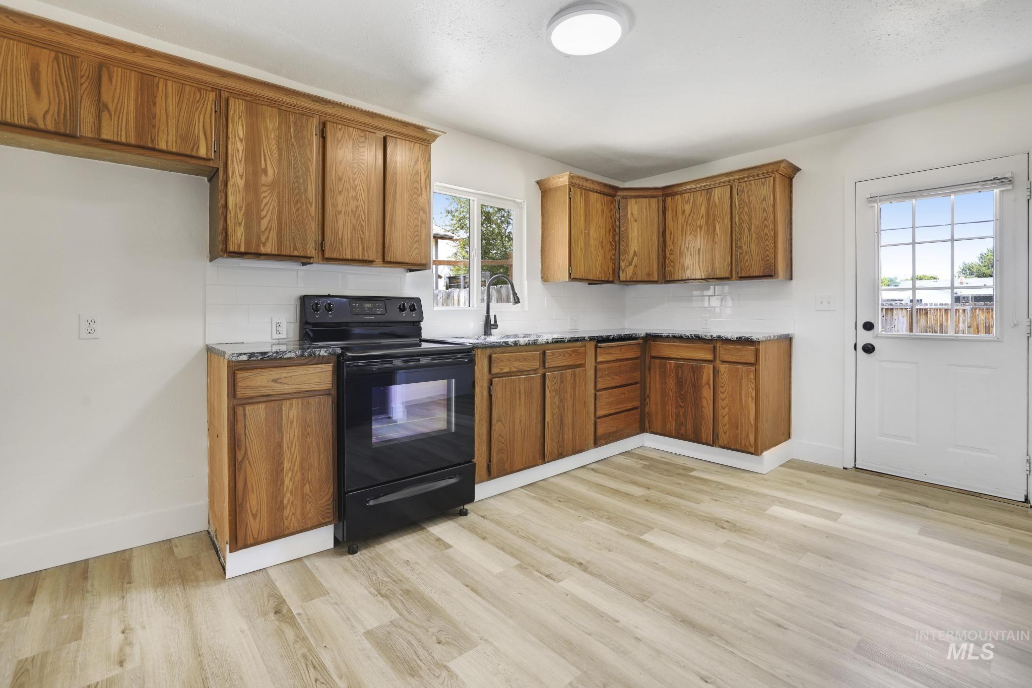327 Monroe St, Twin Falls, Idaho 83301, 3 Bedrooms, 1 Bathroom, Residential For Sale, Price $269,000,MLS 98993201