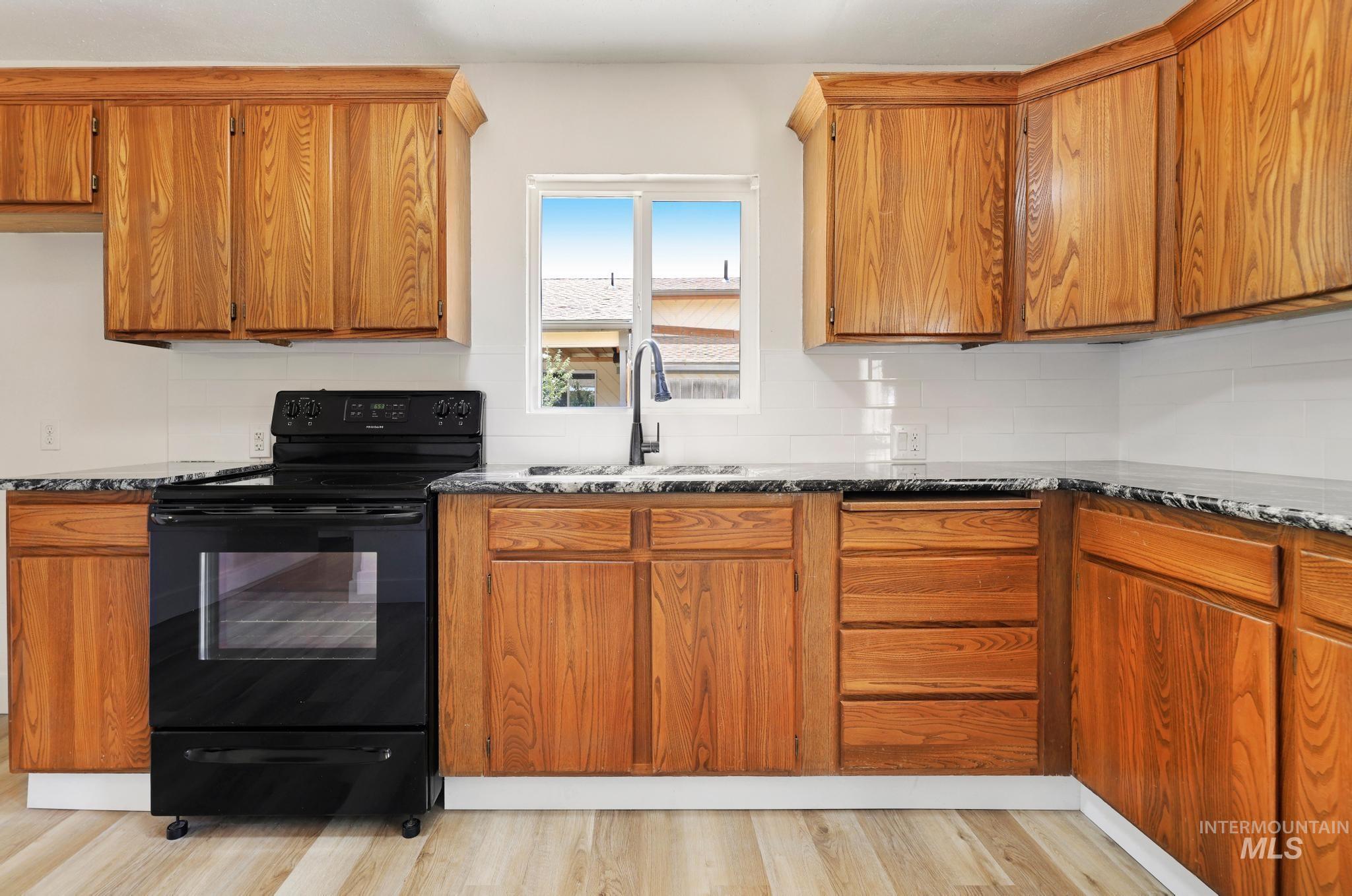 327 Monroe St, Twin Falls, Idaho 83301, 3 Bedrooms, 1 Bathroom, Residential For Sale, Price $269,000,MLS 98993201