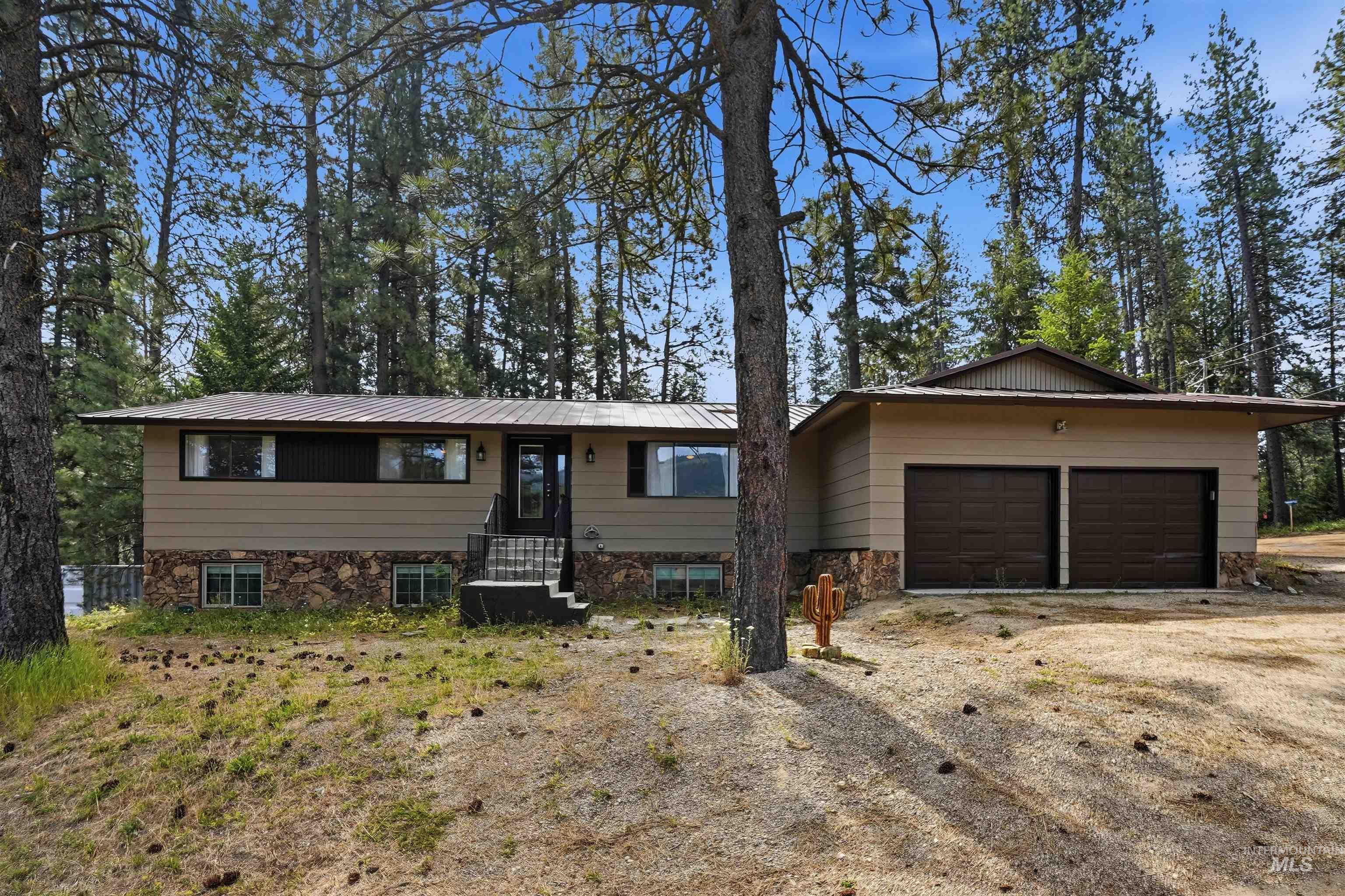 1 Happy Hollow Dr., Garden Valley, Idaho 83622, 5 Bedrooms, 3 Bathrooms, Residential For Sale, Price $650,000, 98993202