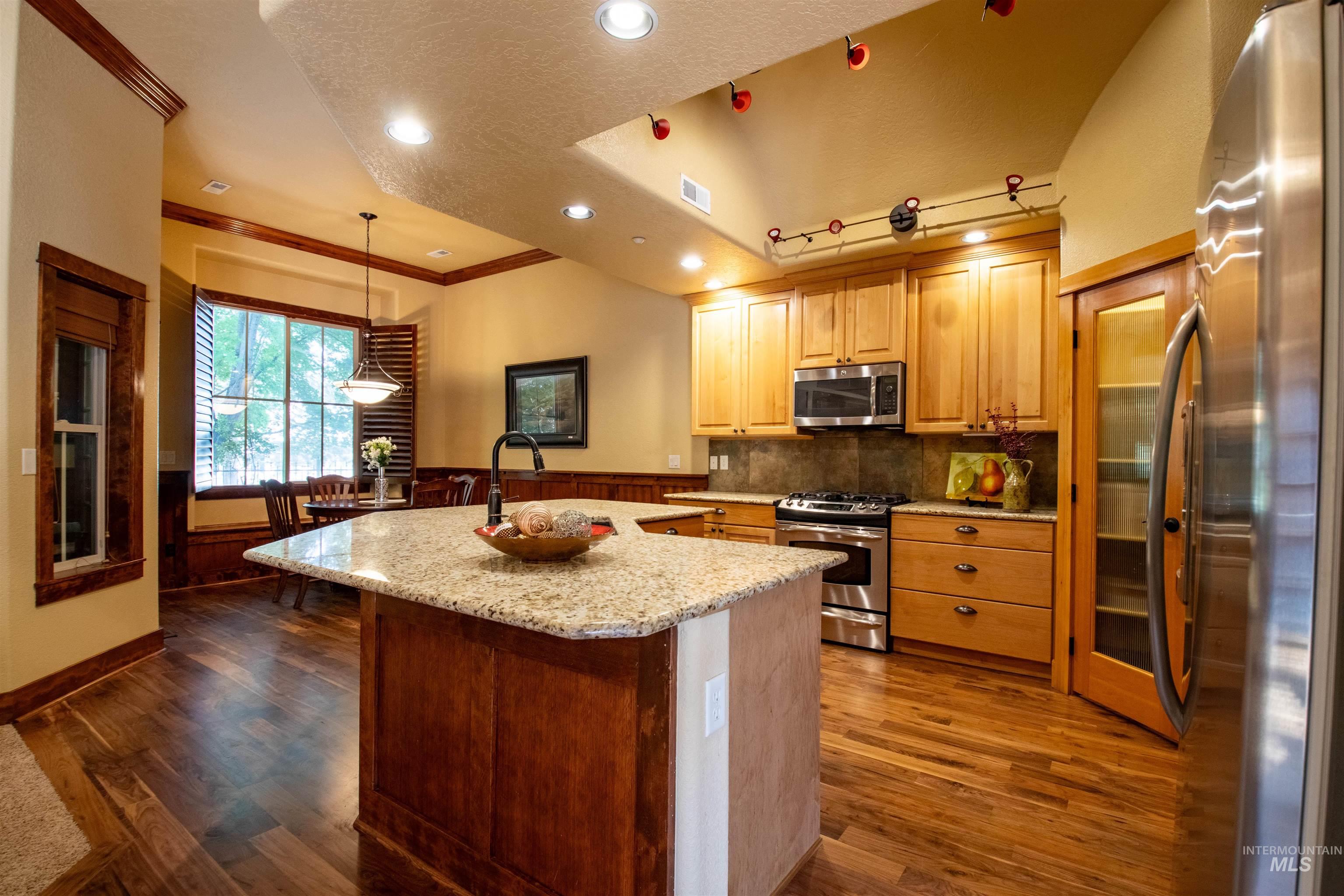 5901 N Duxbury Pier Ln, Garden City, Idaho 83714, 2 Bedrooms, 2.5 Bathrooms, Residential For Sale, Price $689,000, 98993204