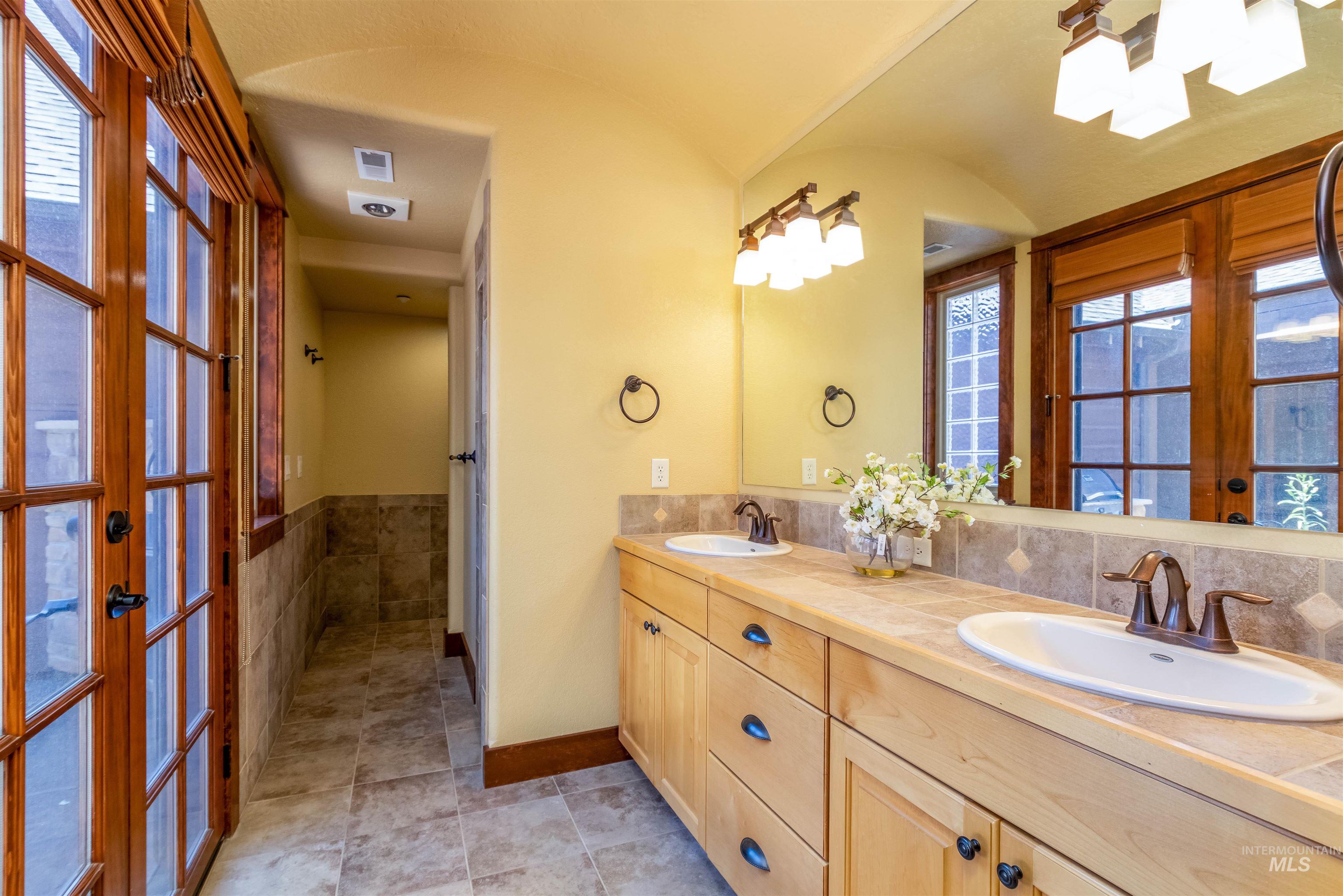 5901 N Duxbury Pier Ln, Garden City, Idaho 83714, 2 Bedrooms, 2.5 Bathrooms, Residential For Sale, Price $689,000, 98993204
