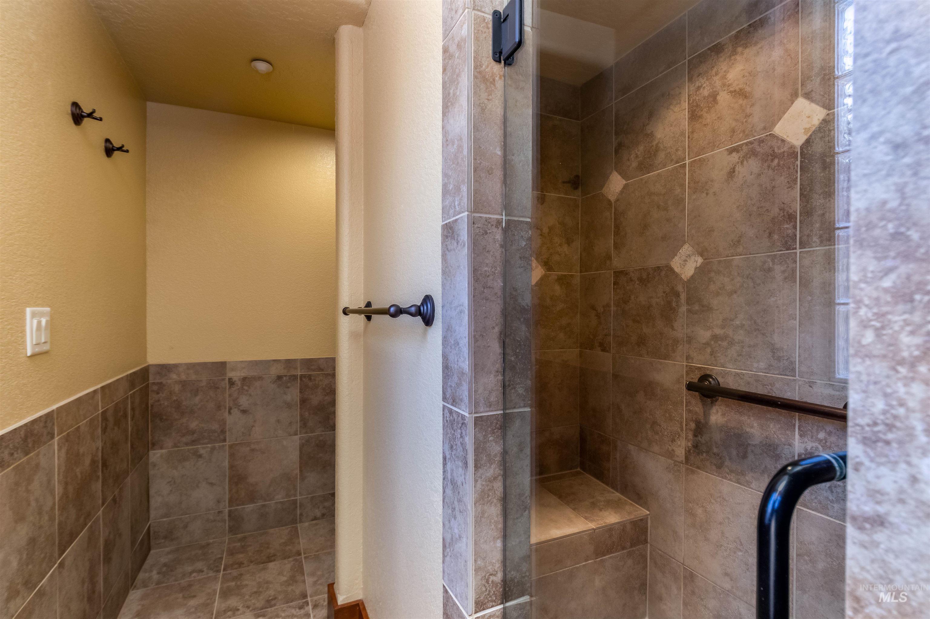 5901 N Duxbury Pier Ln, Garden City, Idaho 83714, 2 Bedrooms, 2.5 Bathrooms, Residential For Sale, Price $689,000, 98993204