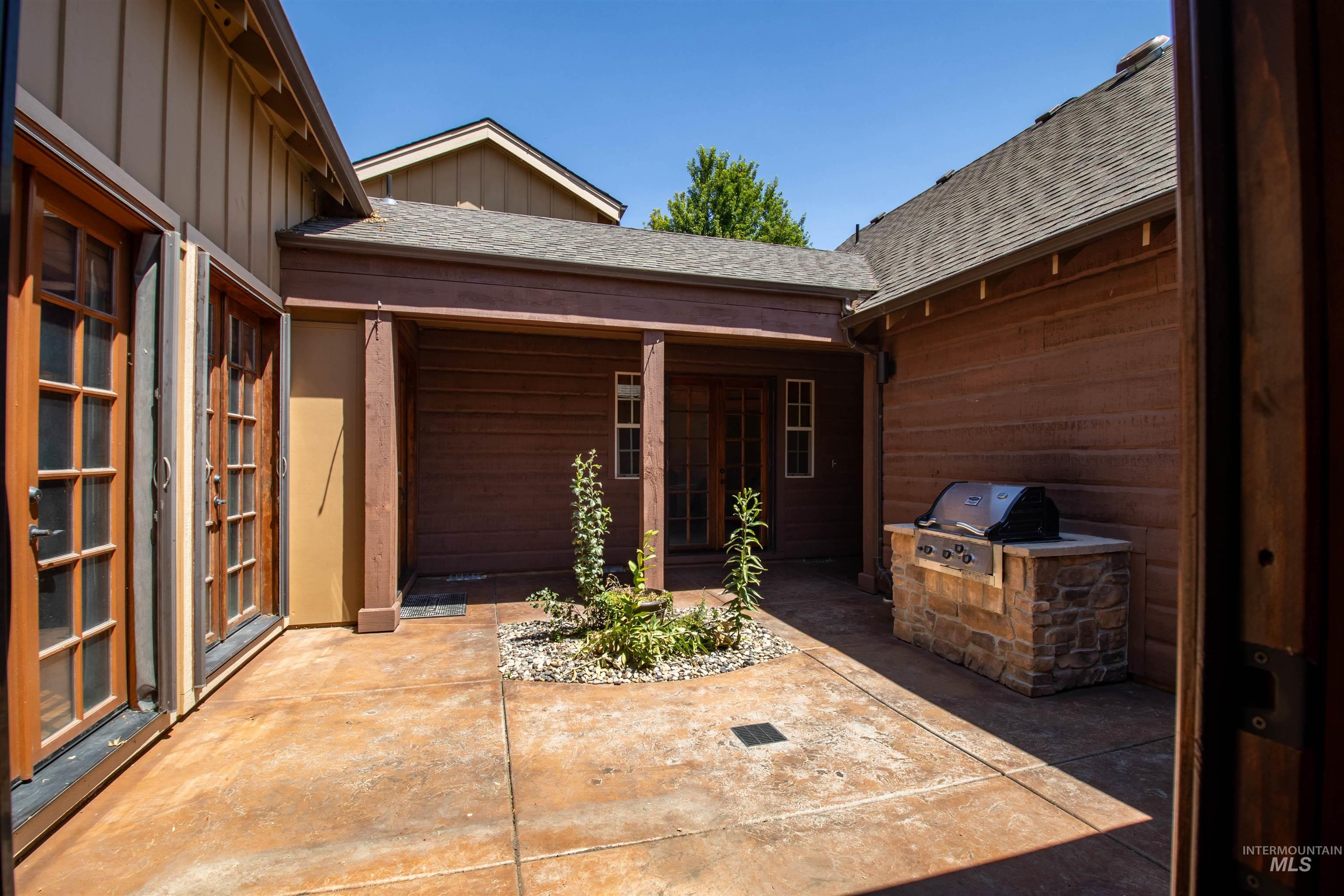 5901 N Duxbury Pier Ln, Garden City, Idaho 83714, 2 Bedrooms, 2.5 Bathrooms, Residential For Sale, Price $689,000, 98993204