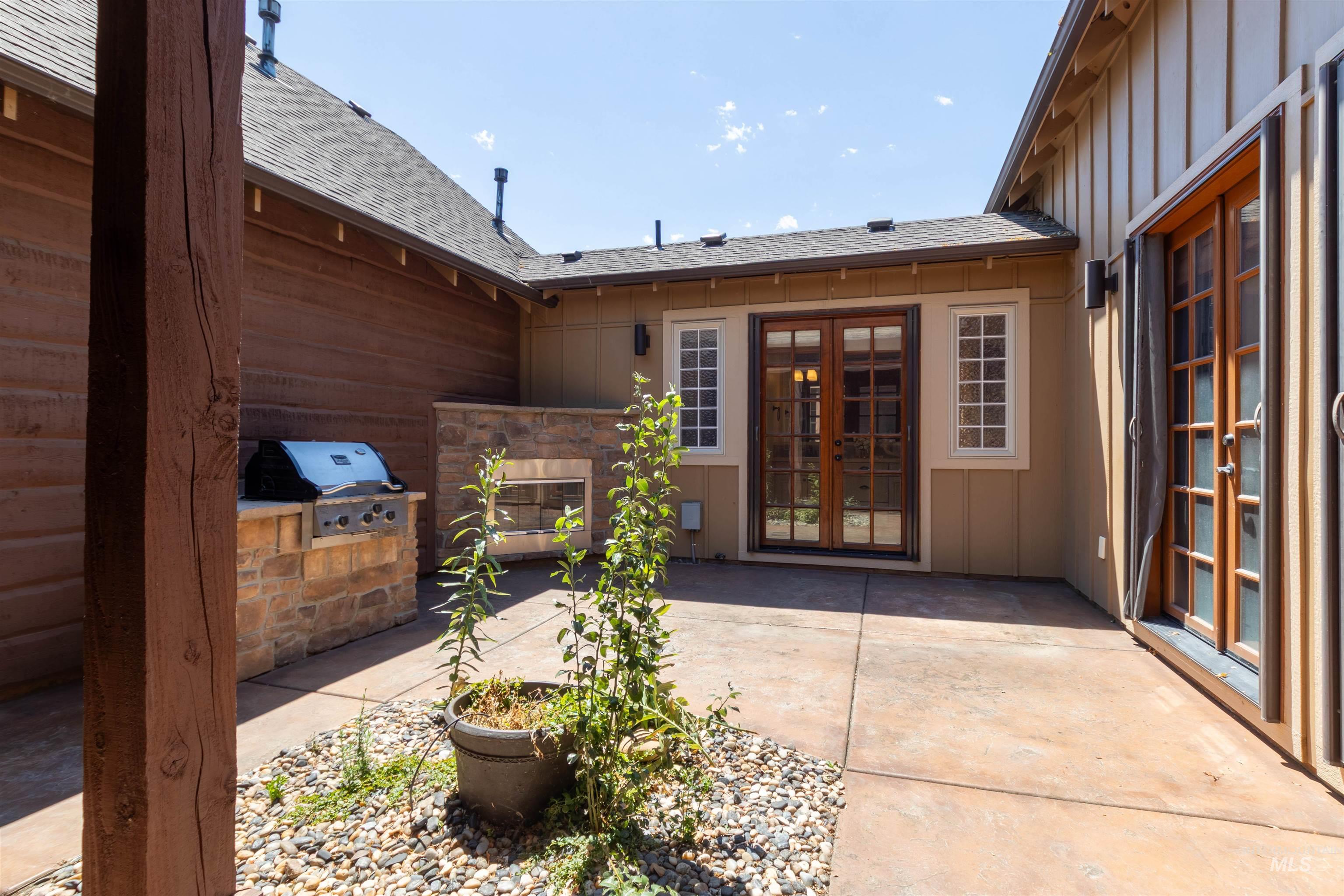 5901 N Duxbury Pier Ln, Garden City, Idaho 83714, 2 Bedrooms, 2.5 Bathrooms, Residential For Sale, Price $689,000, 98993204