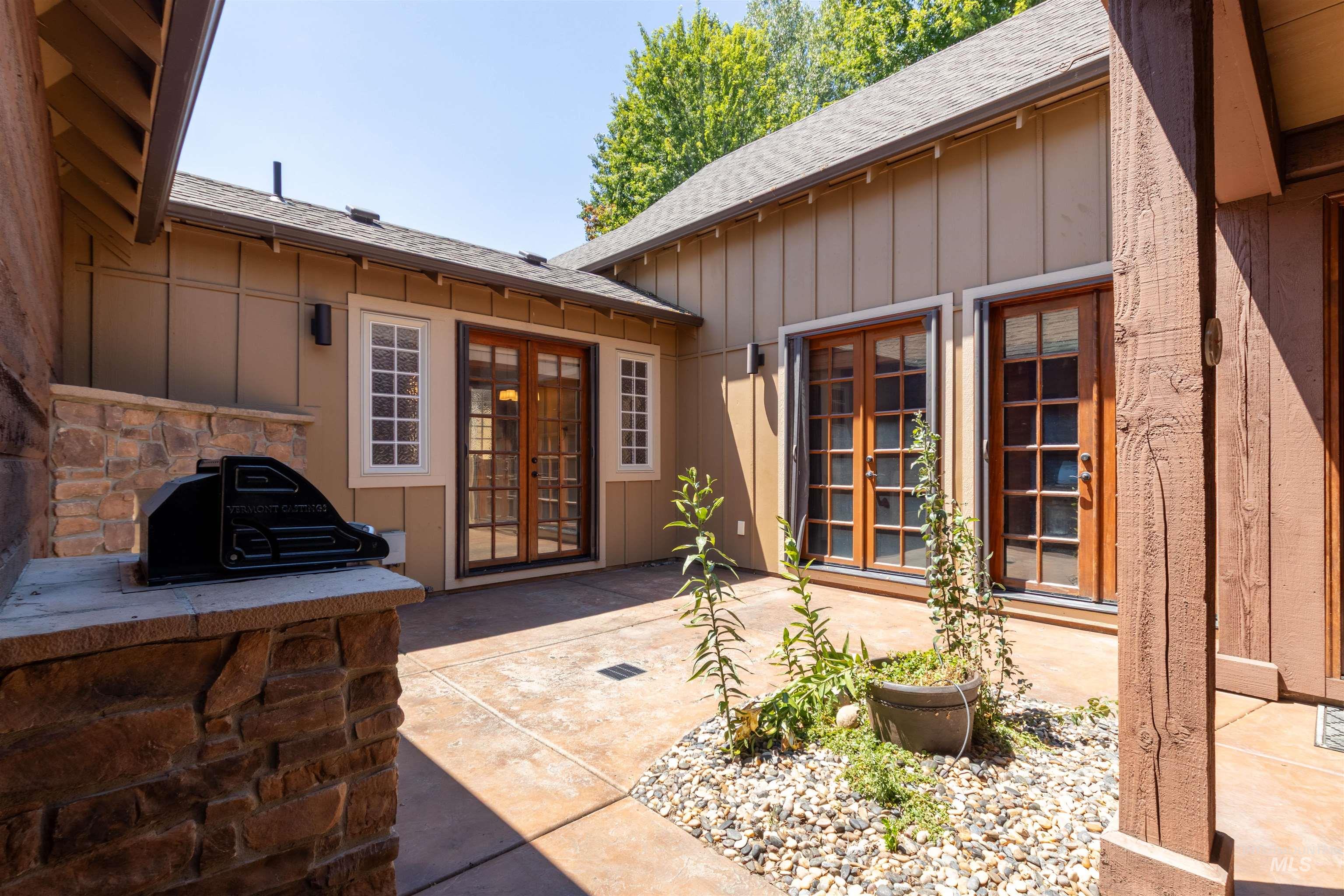 5901 N Duxbury Pier Ln, Garden City, Idaho 83714, 2 Bedrooms, 2.5 Bathrooms, Residential For Sale, Price $689,000, 98993204